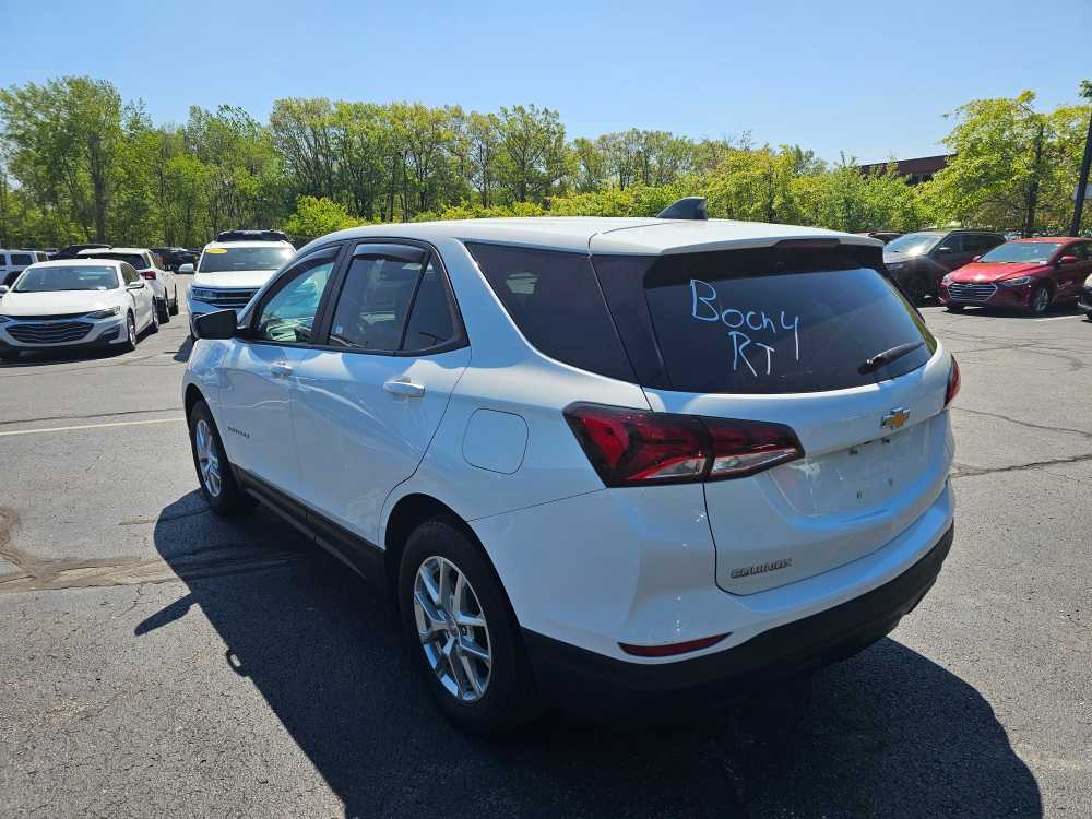 2022 Chevrolet Equinox LS - Photo 4