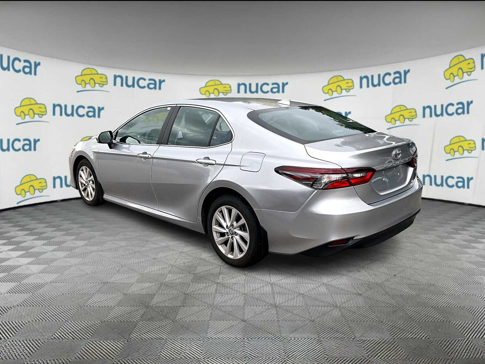 2023 Toyota Camry LE - Photo 3