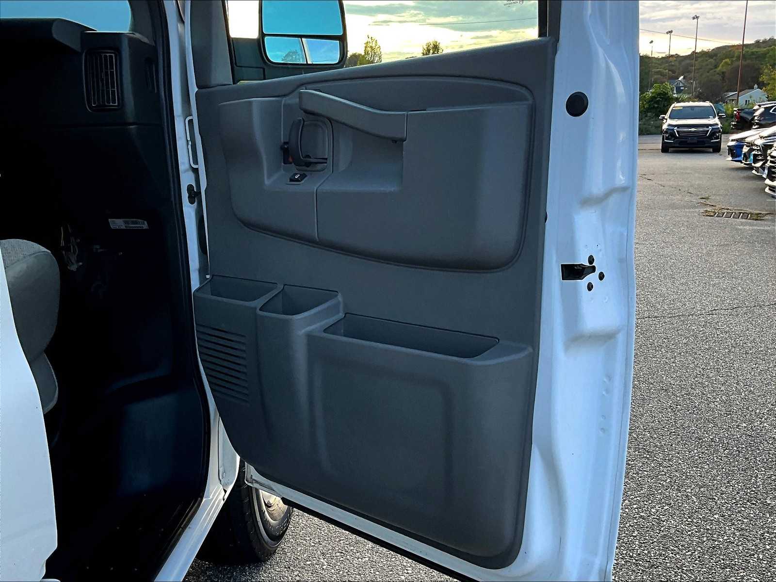 2021 Chevrolet Express  - Photo 12