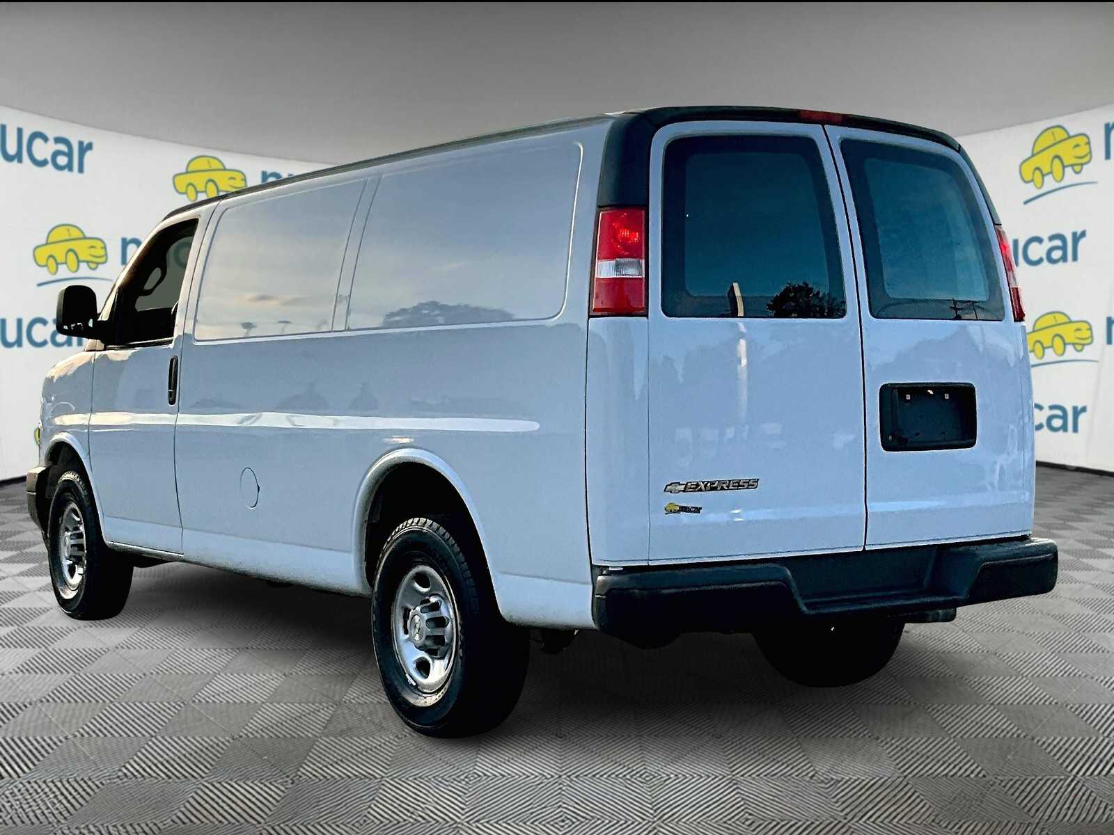 2021 Chevrolet Express  - Photo 4