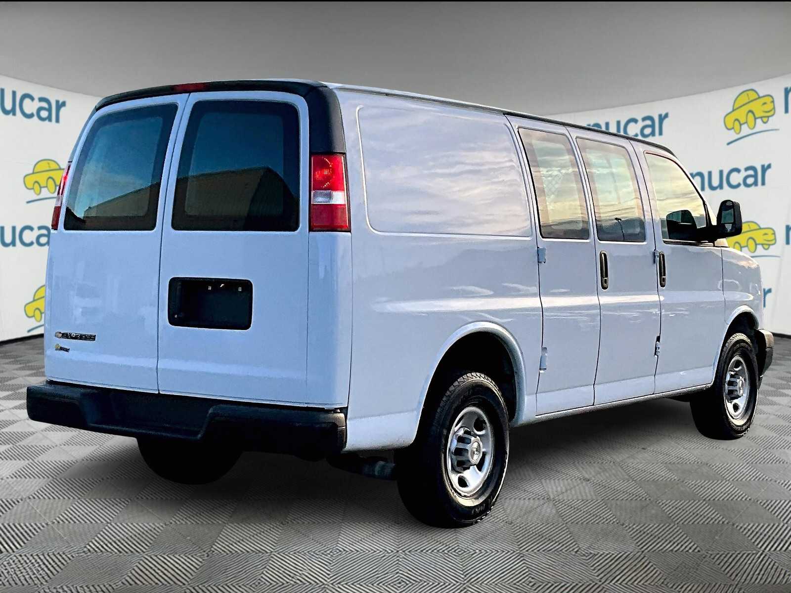 2021 Chevrolet Express  - Photo 6