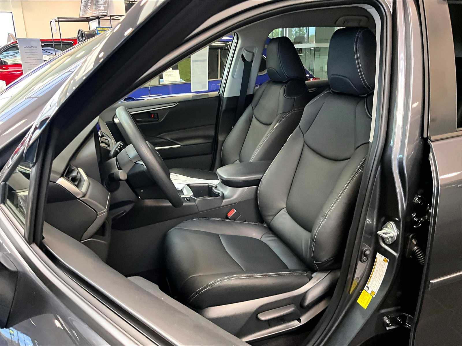 2025 Toyota RAV4 Hybrid LE - Photo 11