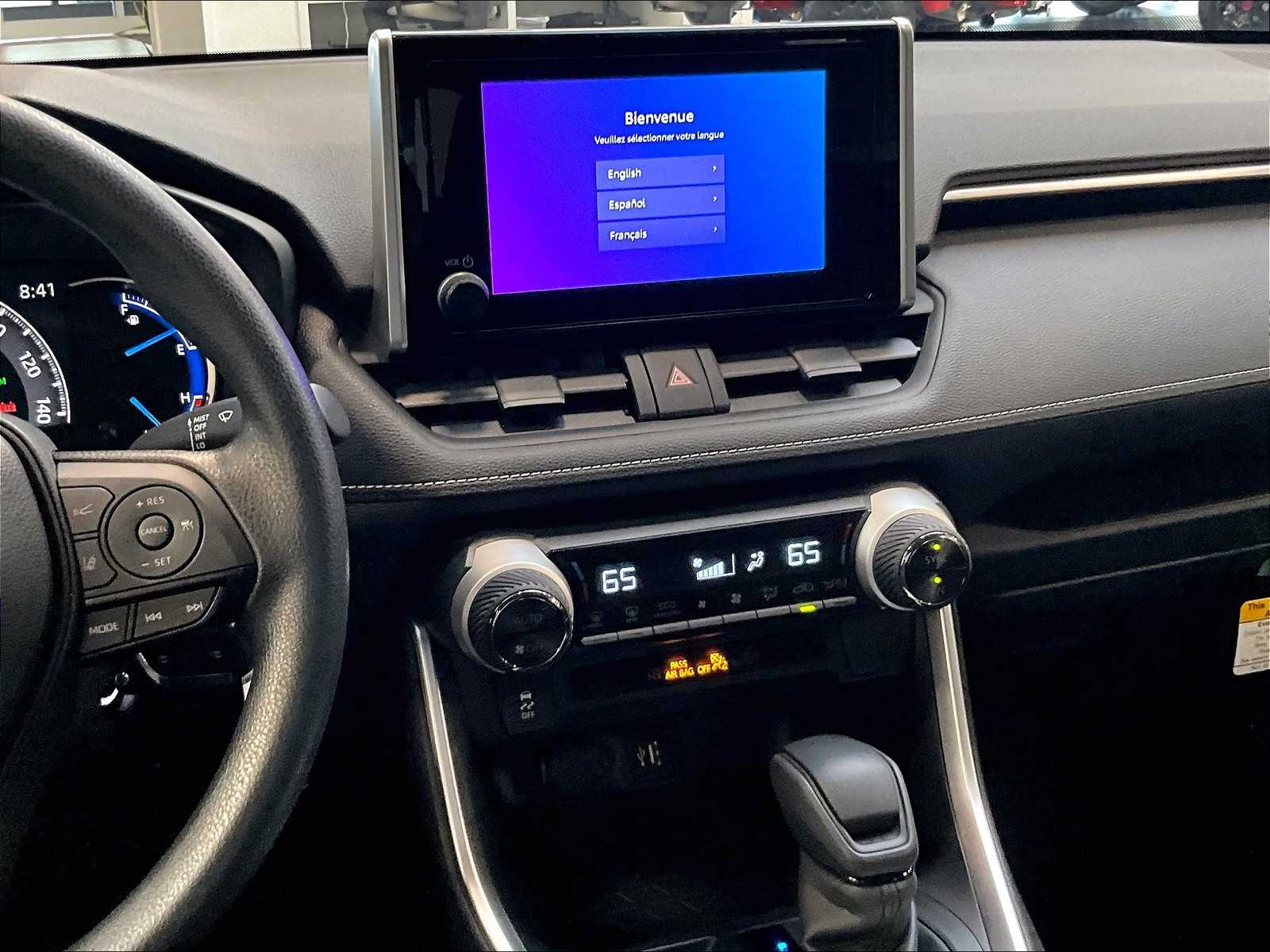 2025 Toyota RAV4 Hybrid LE - Photo 13