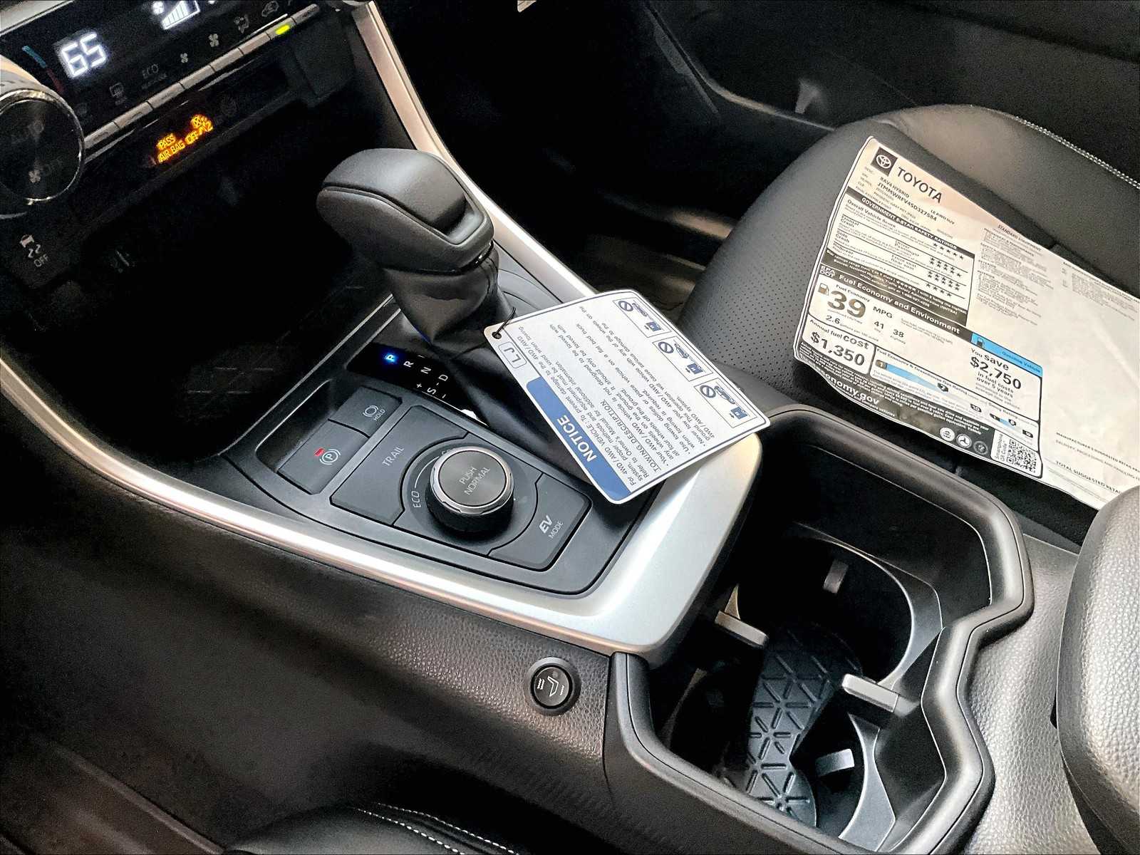 2025 Toyota RAV4 Hybrid LE - Photo 14