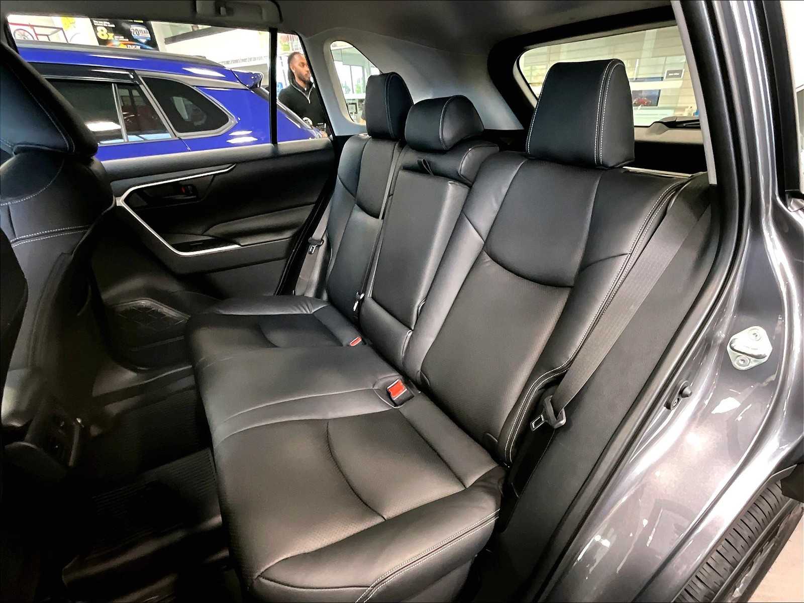 2025 Toyota RAV4 Hybrid LE - Photo 15