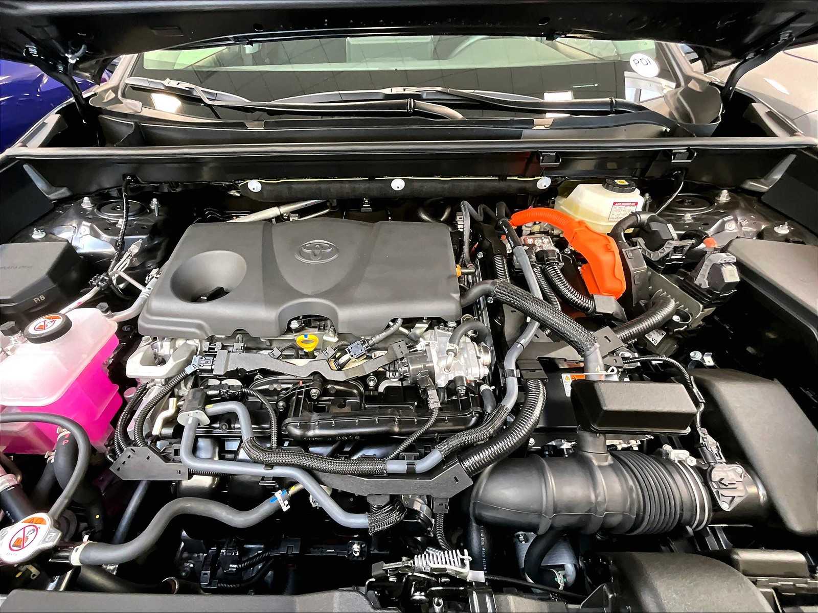 2025 Toyota RAV4 Hybrid LE - Photo 16