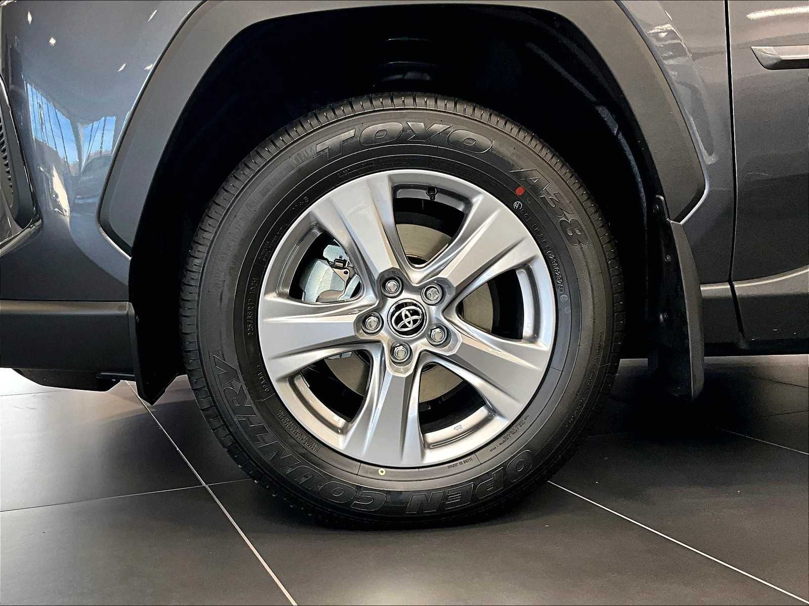 2025 Toyota RAV4 Hybrid LE - Photo 8
