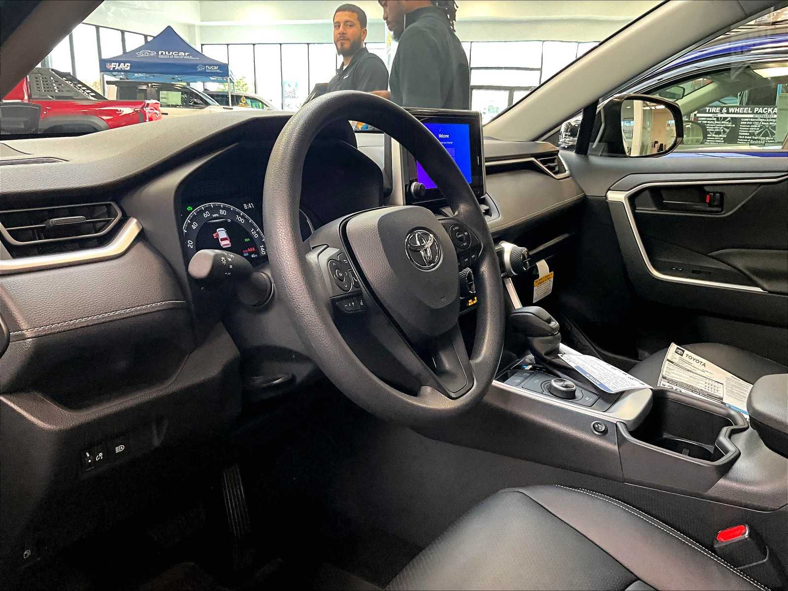 2025 Toyota RAV4 Hybrid LE - Photo 9