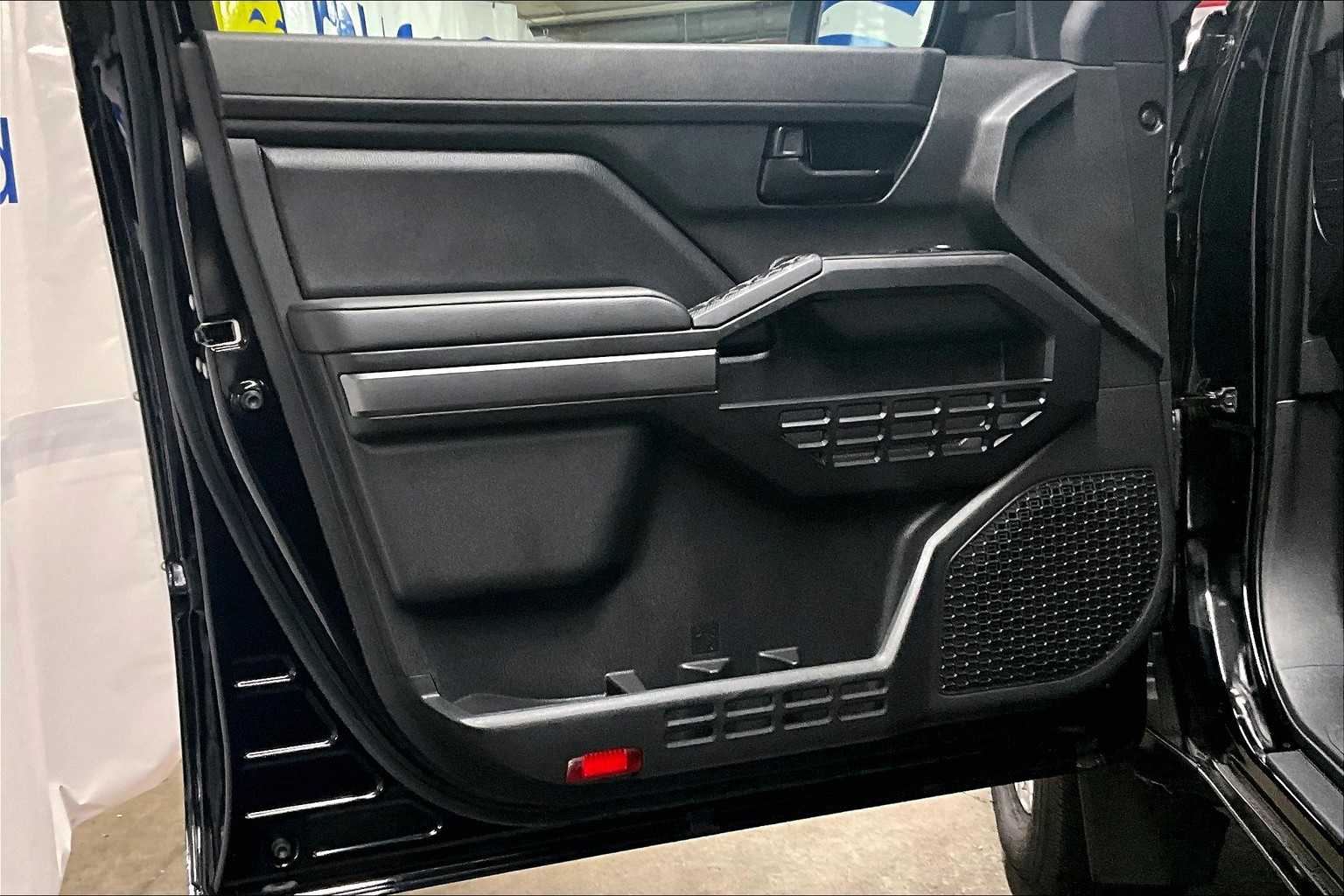 2024 Toyota Tacoma SR5 - Photo 12