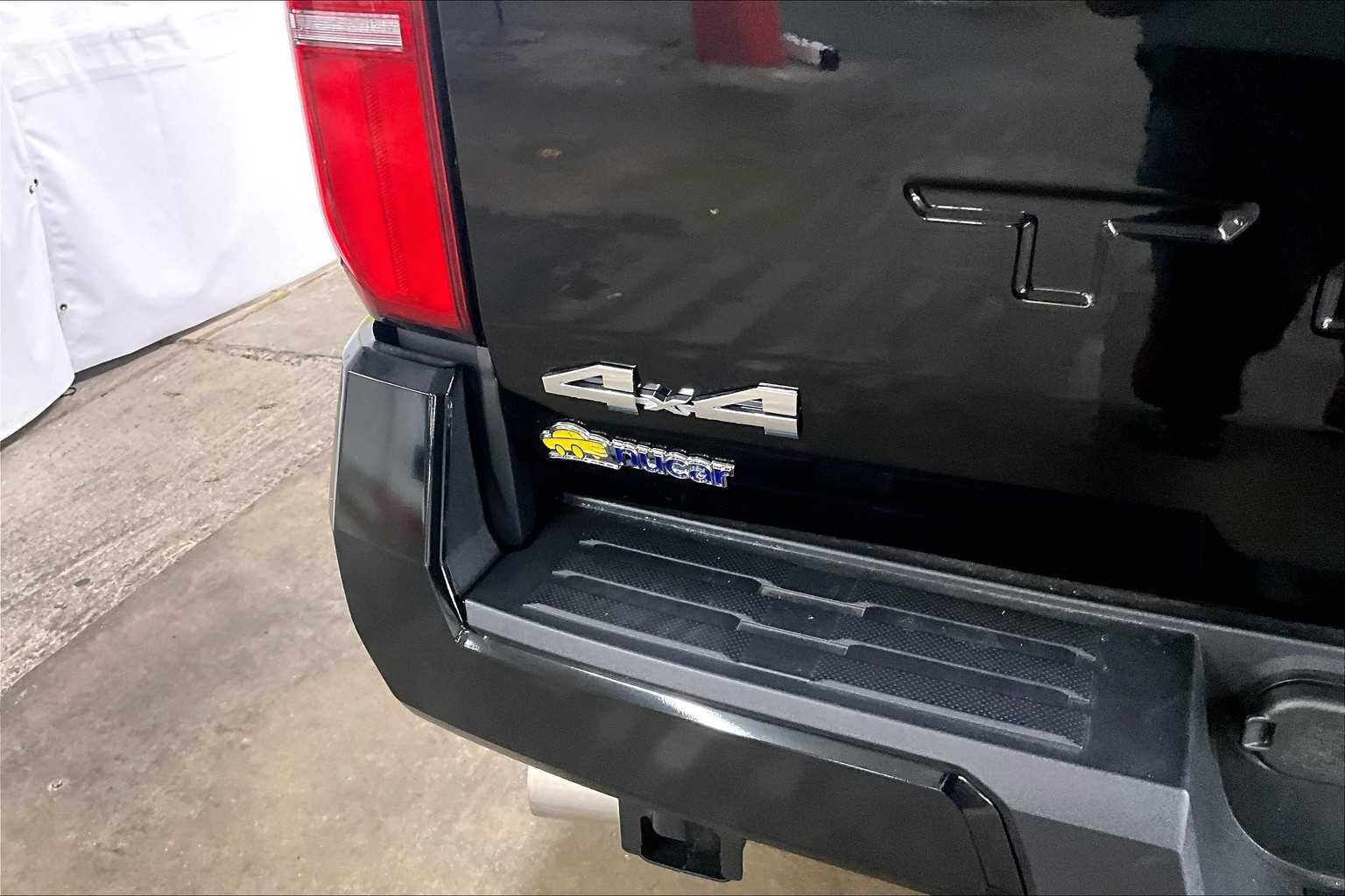 2024 Toyota Tacoma SR5 - Photo 30