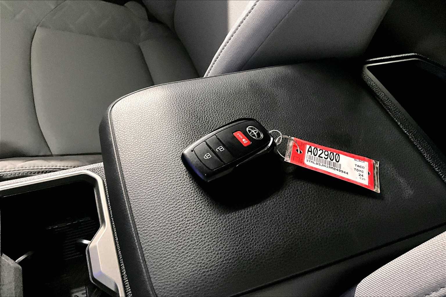 2024 Toyota Tacoma SR5 - Photo 32