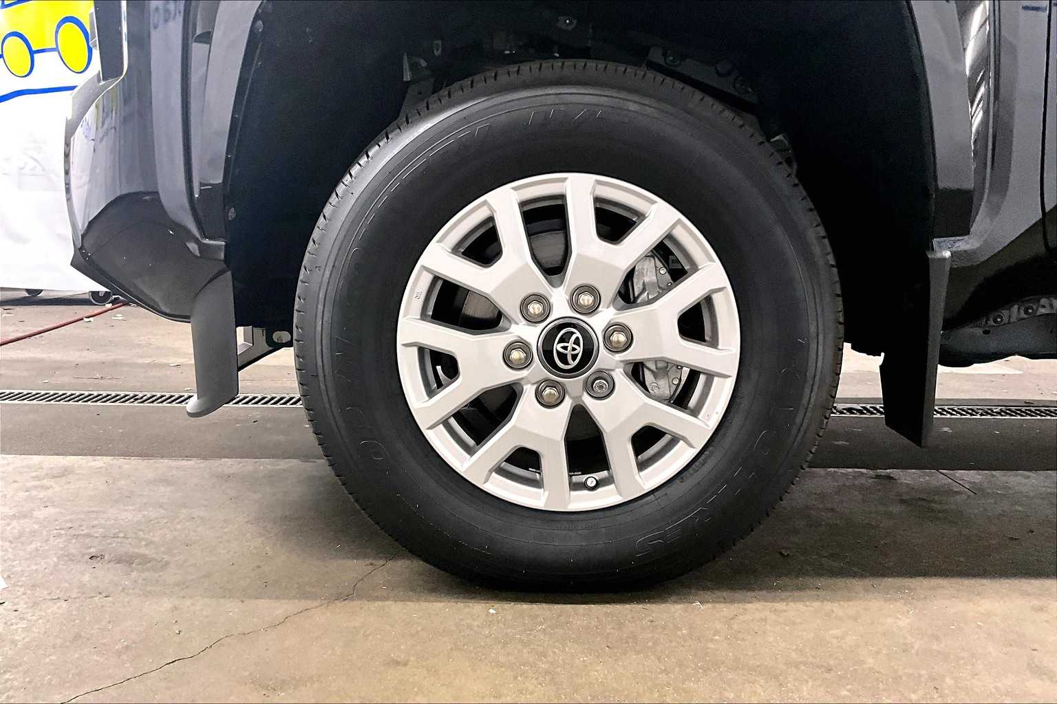 2024 Toyota Tacoma SR5 - Photo 10
