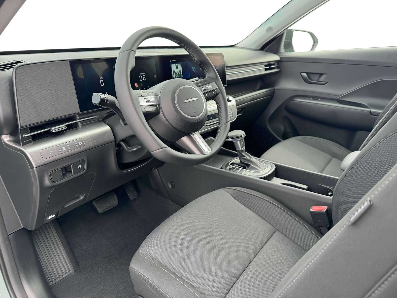 2025 Hyundai Kona SEL - Photo 14