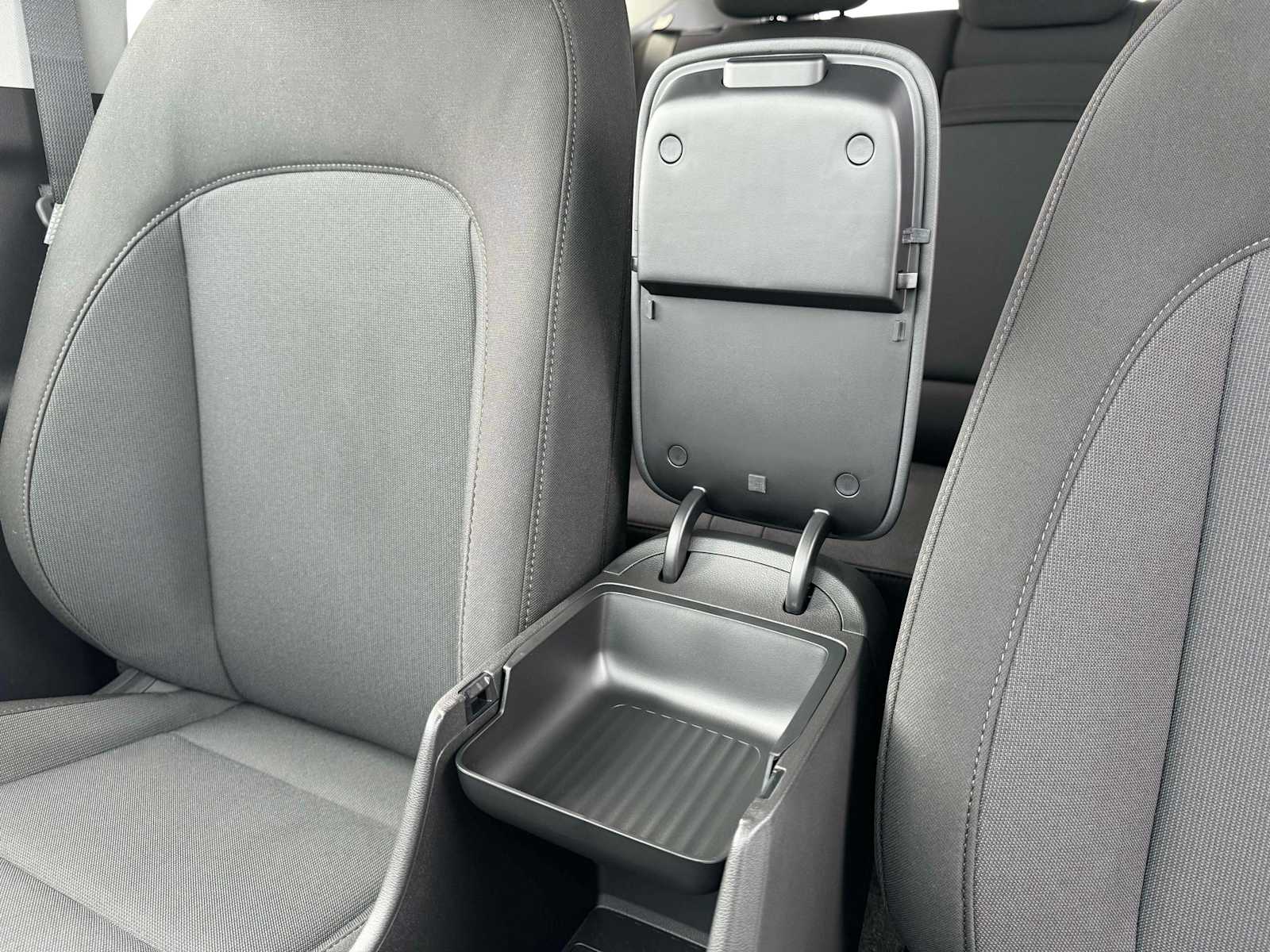 2025 Hyundai Kona SEL - Photo 18