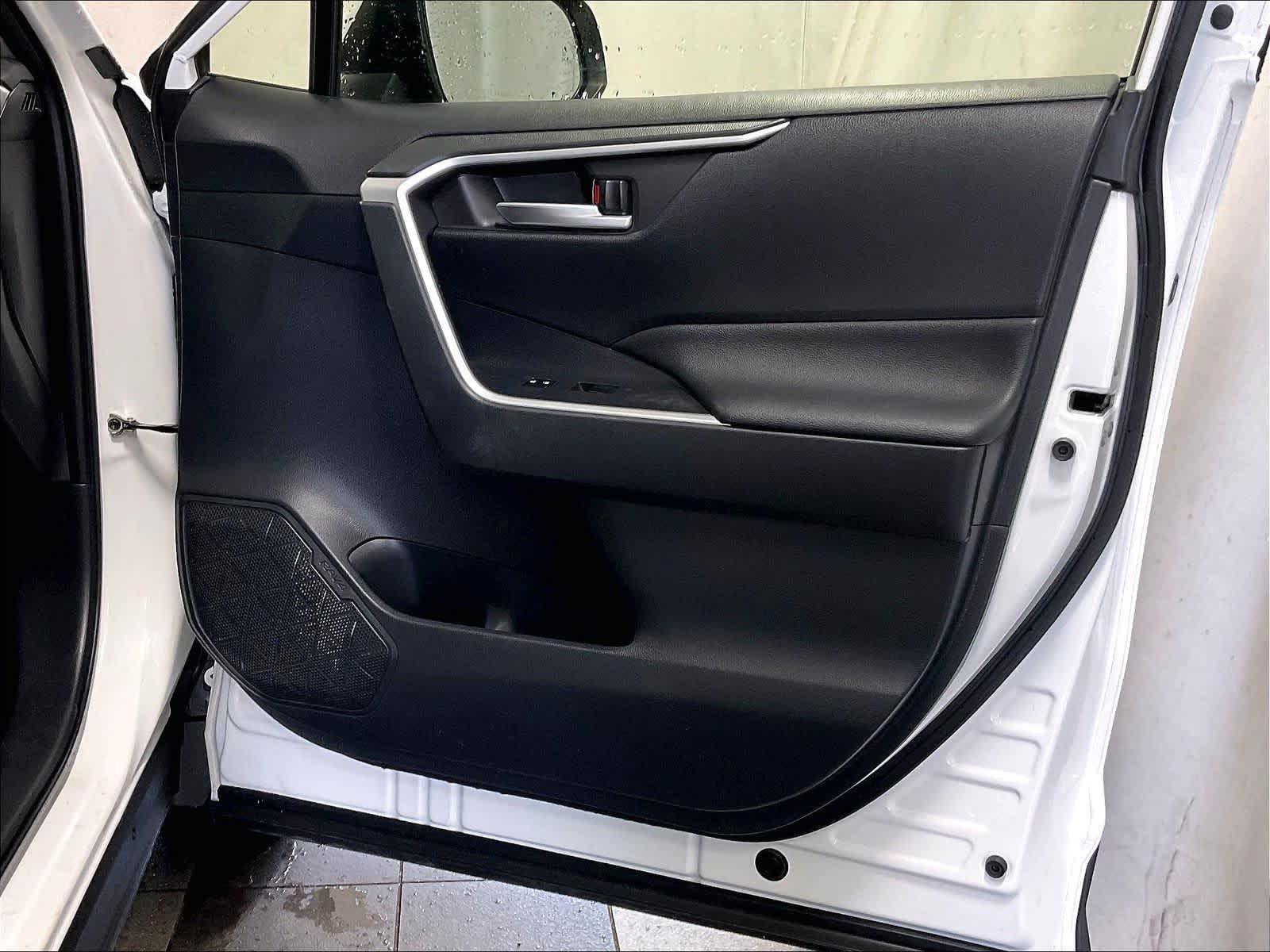 2019 Toyota RAV4 XLE - Photo 12