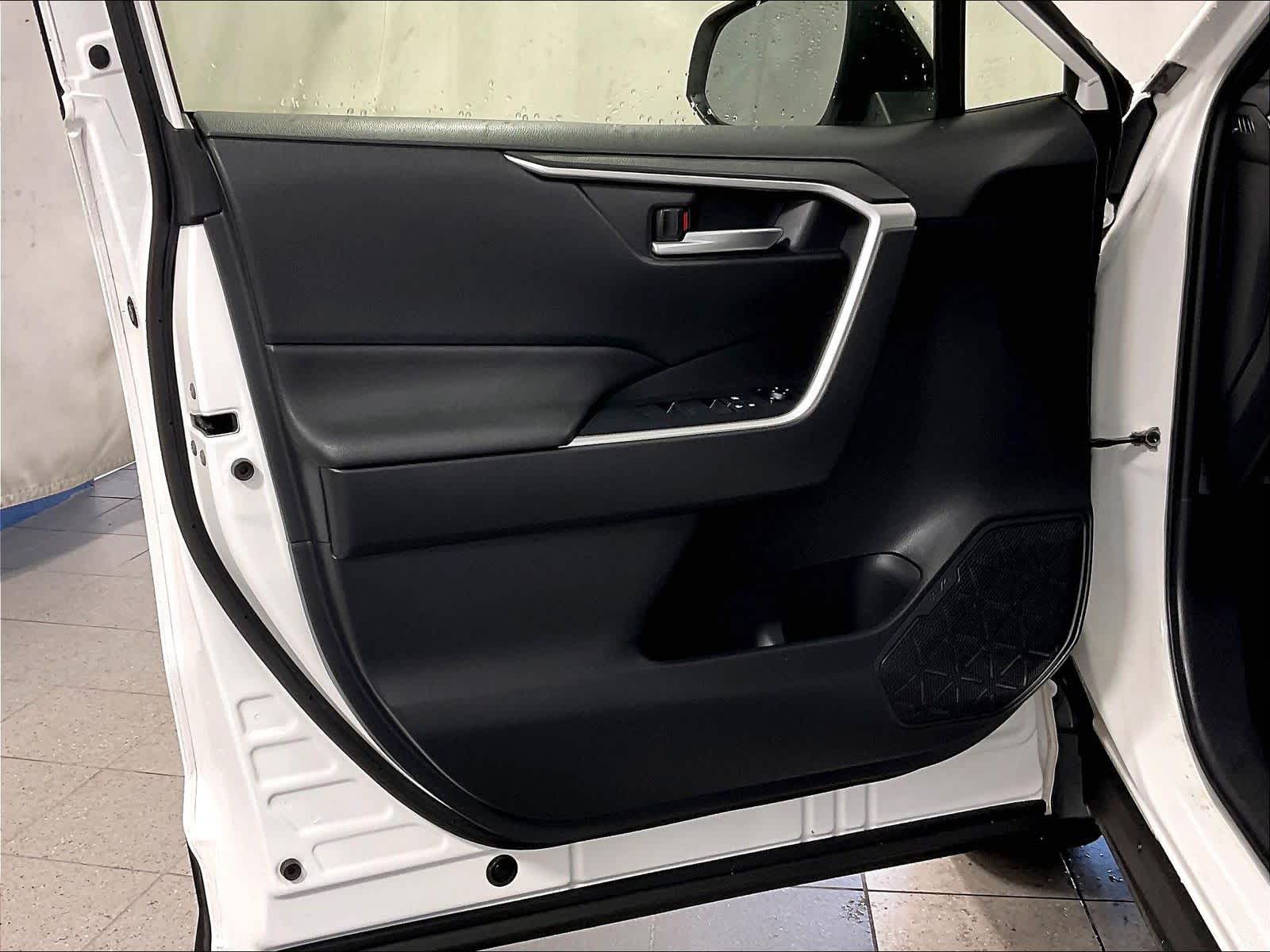 2019 Toyota RAV4 XLE - Photo 9