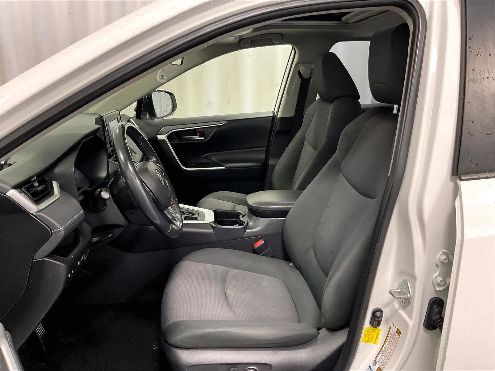 2019 Toyota RAV4 XLE - Photo 10
