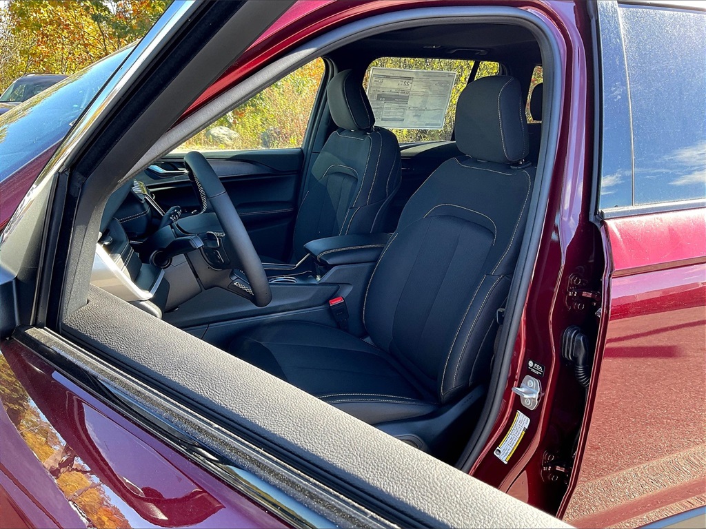 2025 Jeep Grand Cherokee Laredo - Photo 11