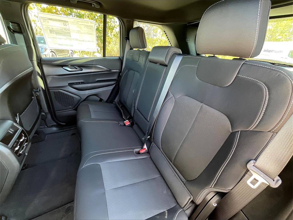 2025 Jeep Grand Cherokee Laredo - Photo 15