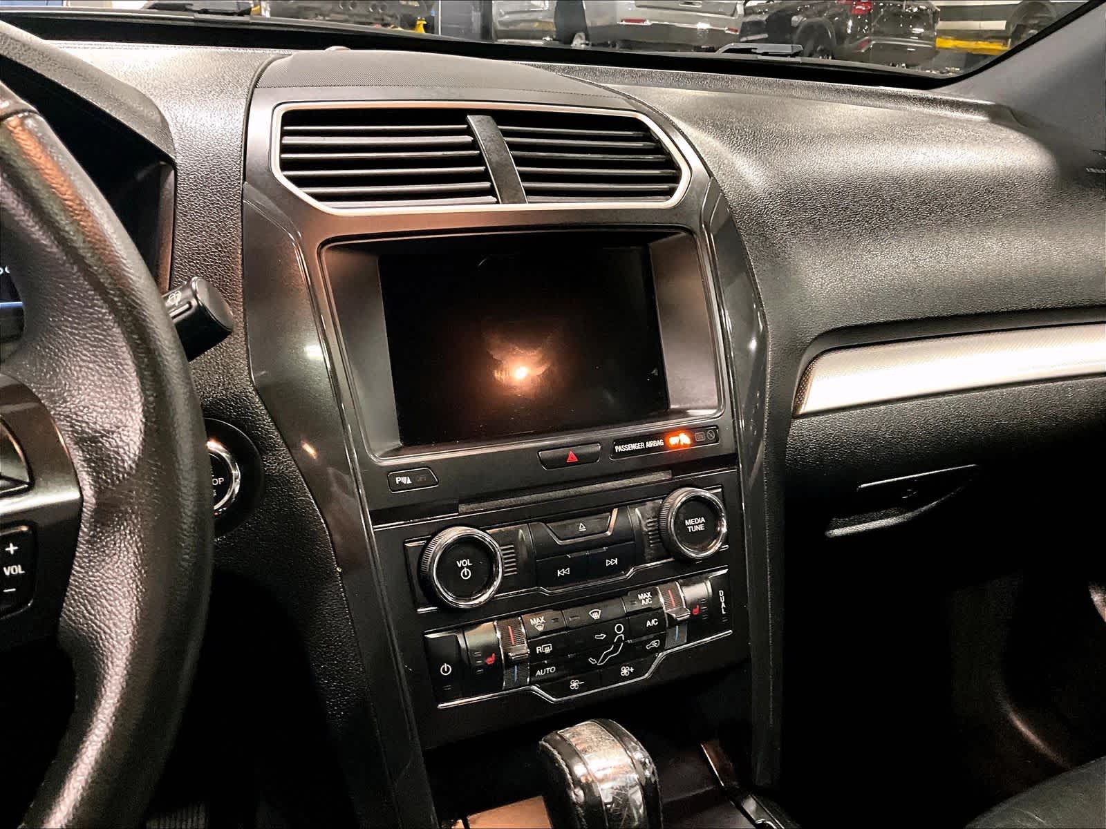 2017 Ford Explorer XLT - Photo 19