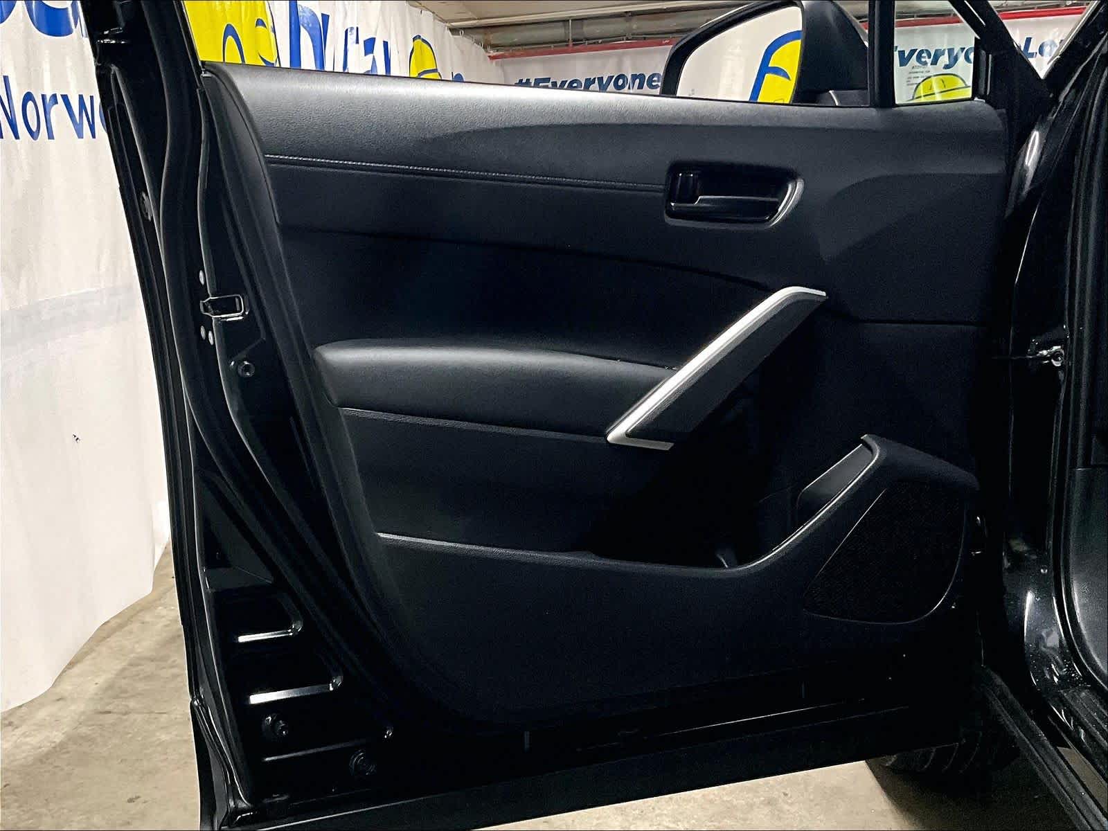 2025 Toyota Corolla Cross Hybrid Nightshade Edition - Photo 9