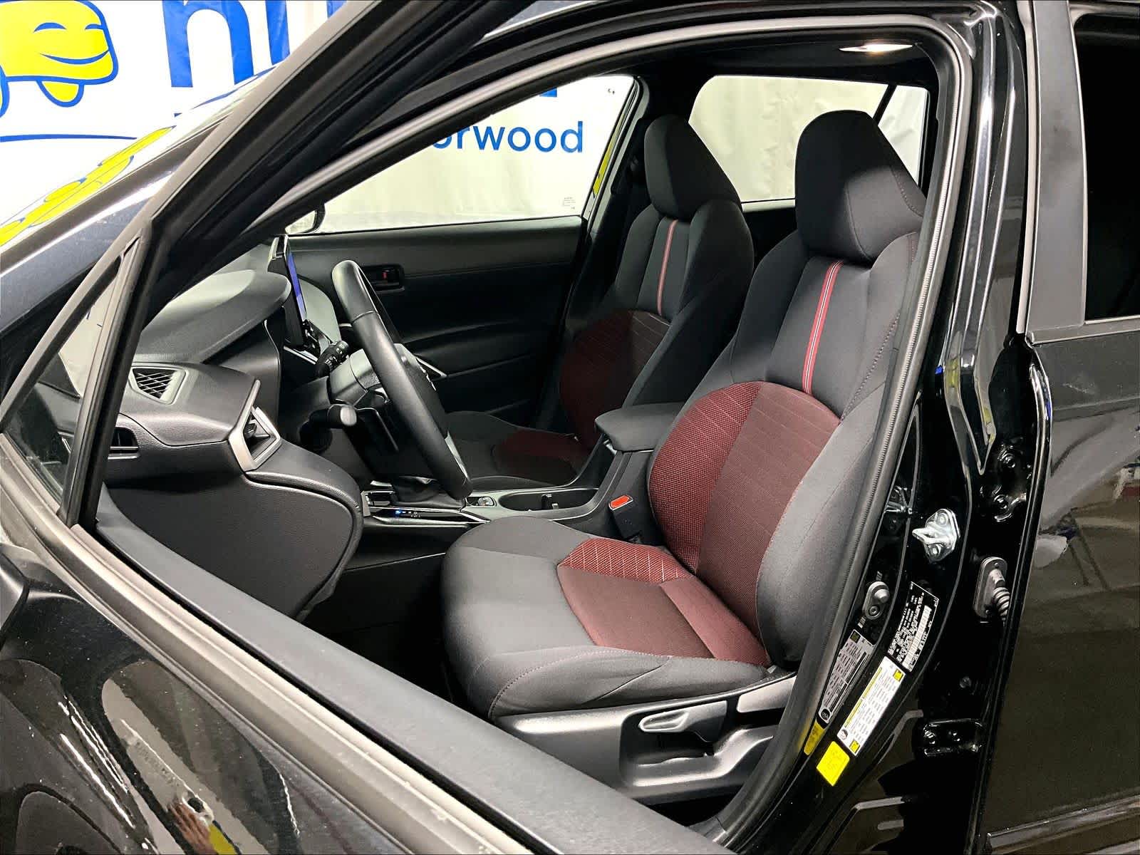 2025 Toyota Corolla Cross Hybrid Nightshade Edition - Photo 10