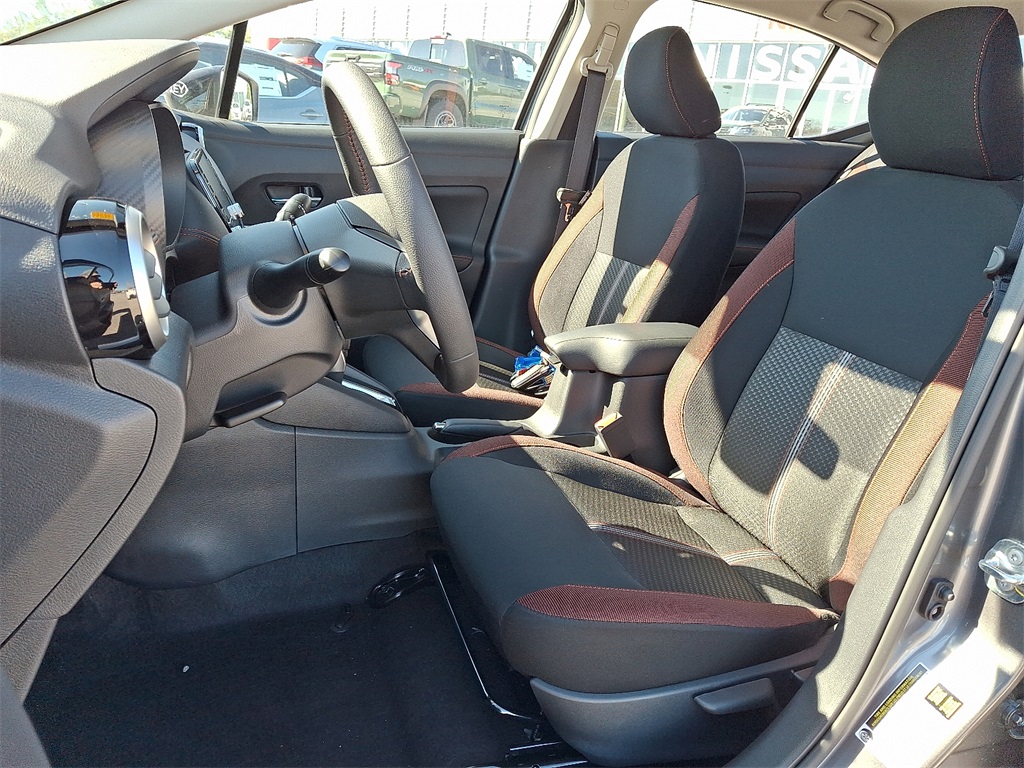 2025 Nissan Versa 1.6 SR - Photo 9