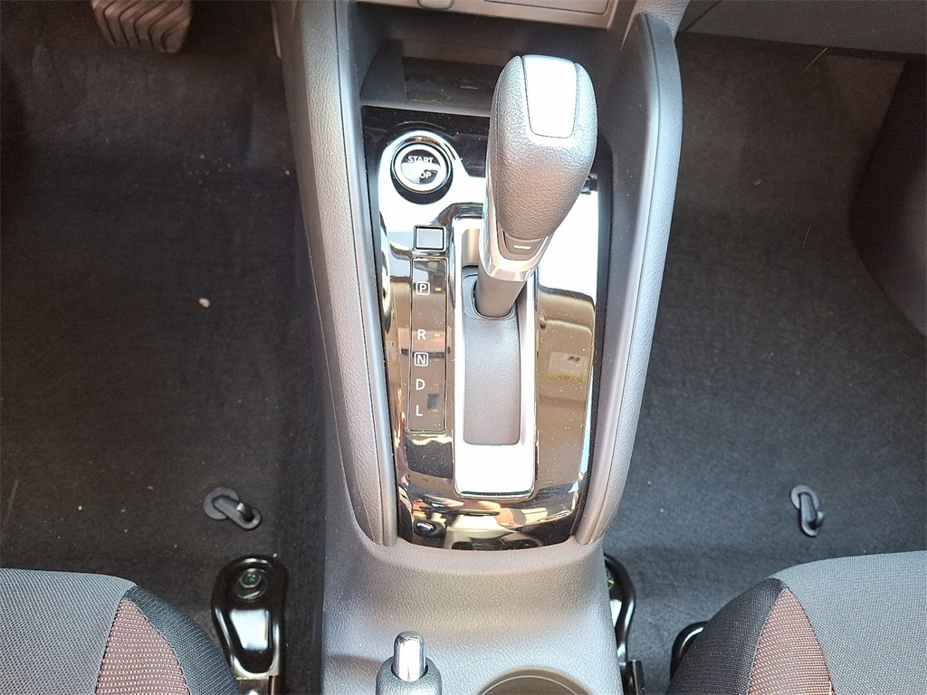 2025 Nissan Versa 1.6 SR - Photo 10