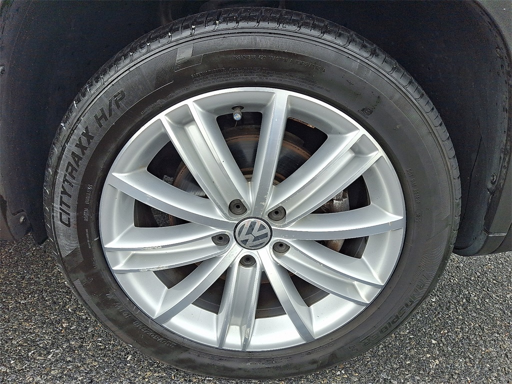 2016 Volkswagen Tiguan SE - Photo 9