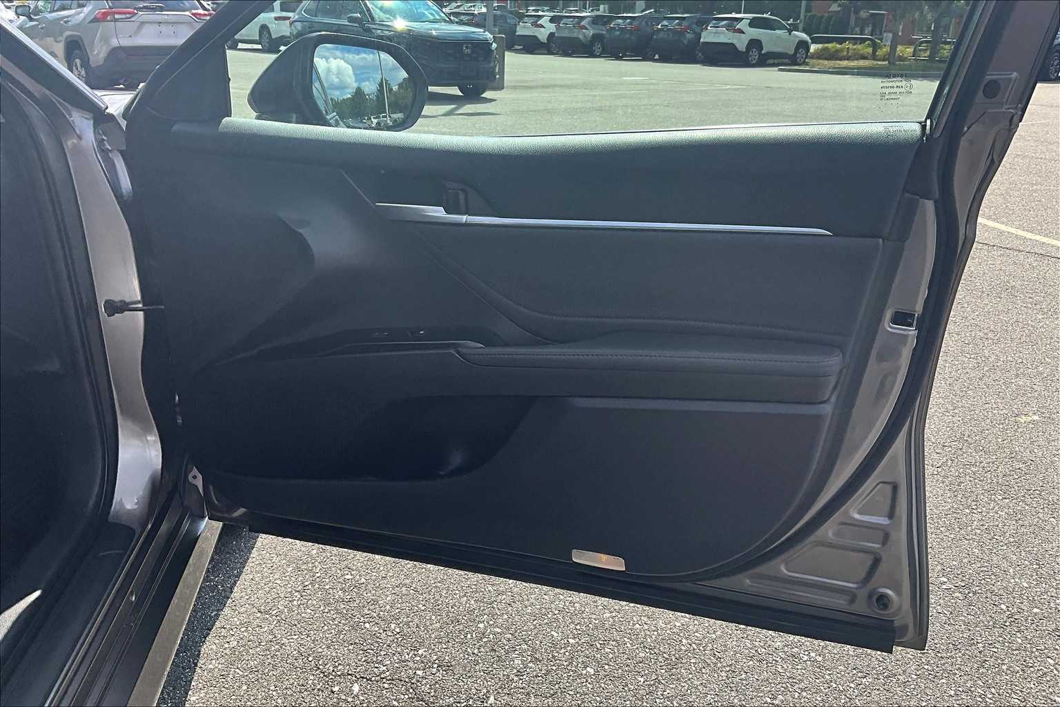 2018 Toyota Camry XLE - Photo 12