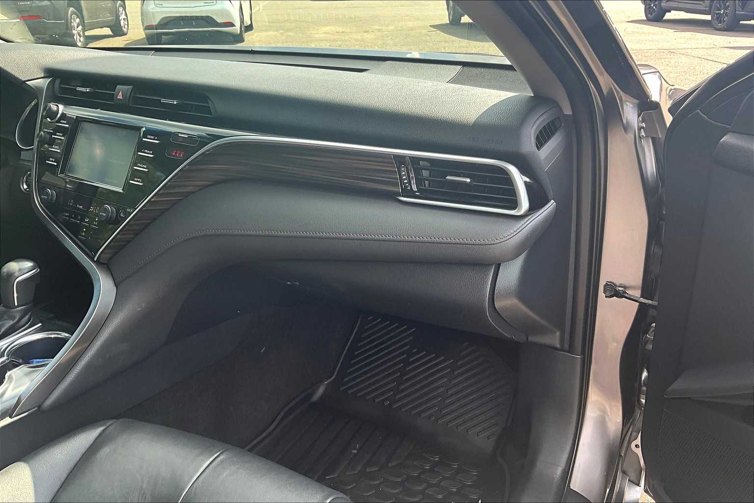2018 Toyota Camry XLE - Photo 13