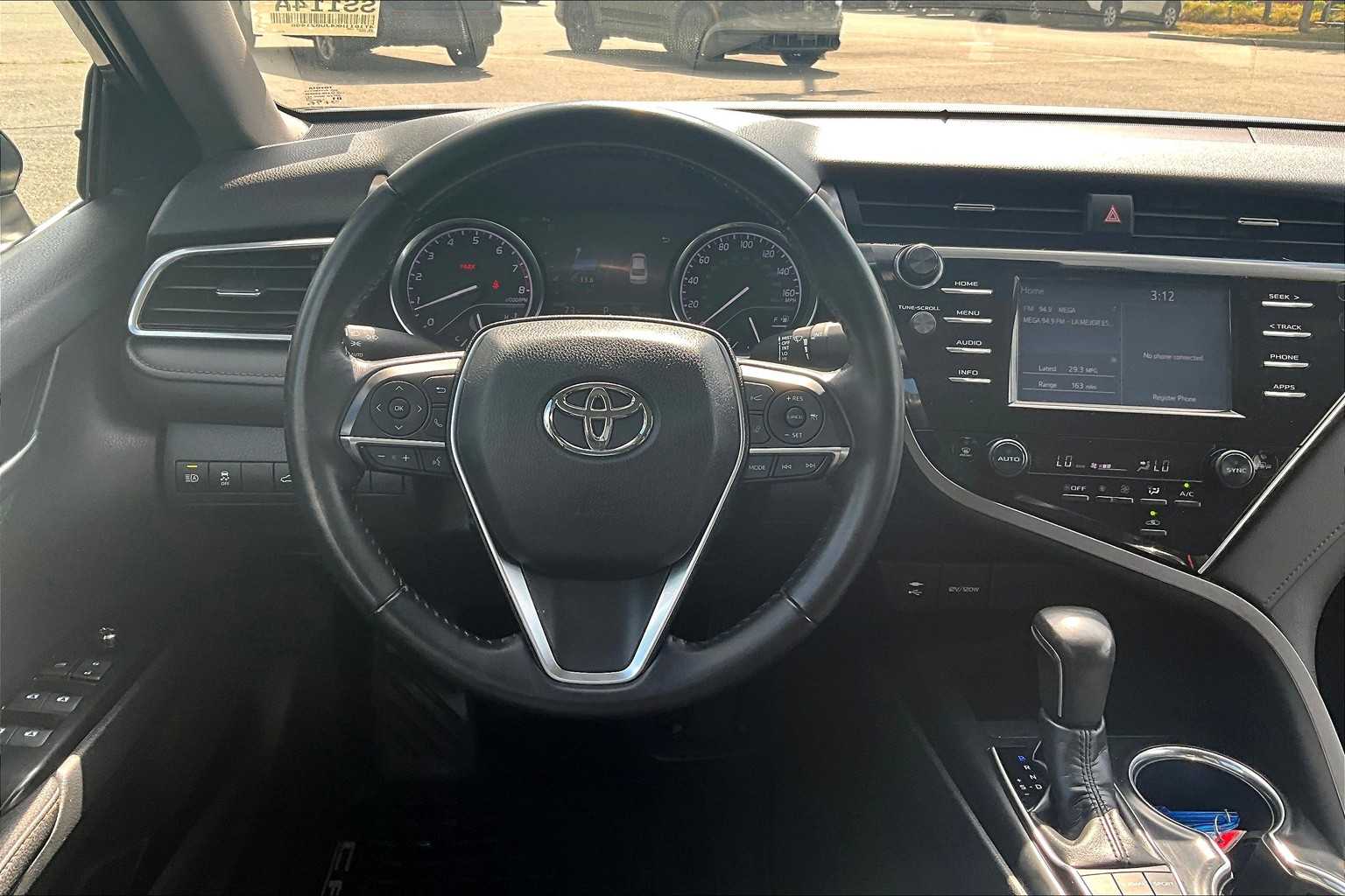 2018 Toyota Camry XLE - Photo 17