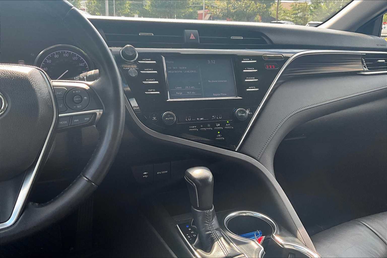2018 Toyota Camry XLE - Photo 18