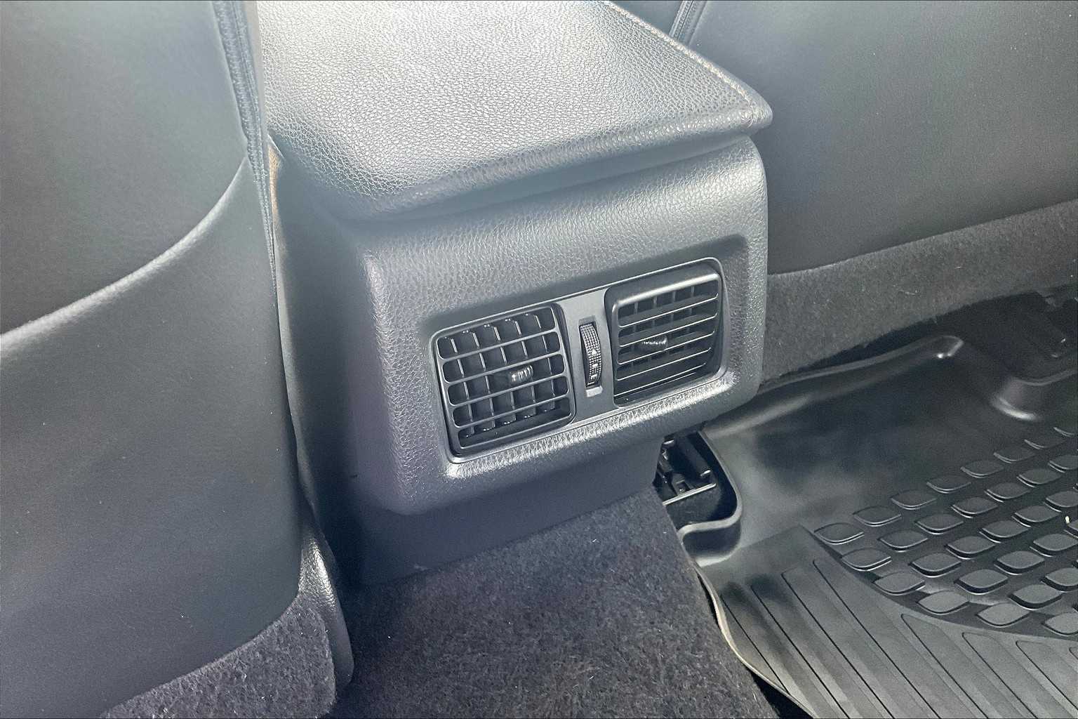 2018 Toyota Camry XLE - Photo 28