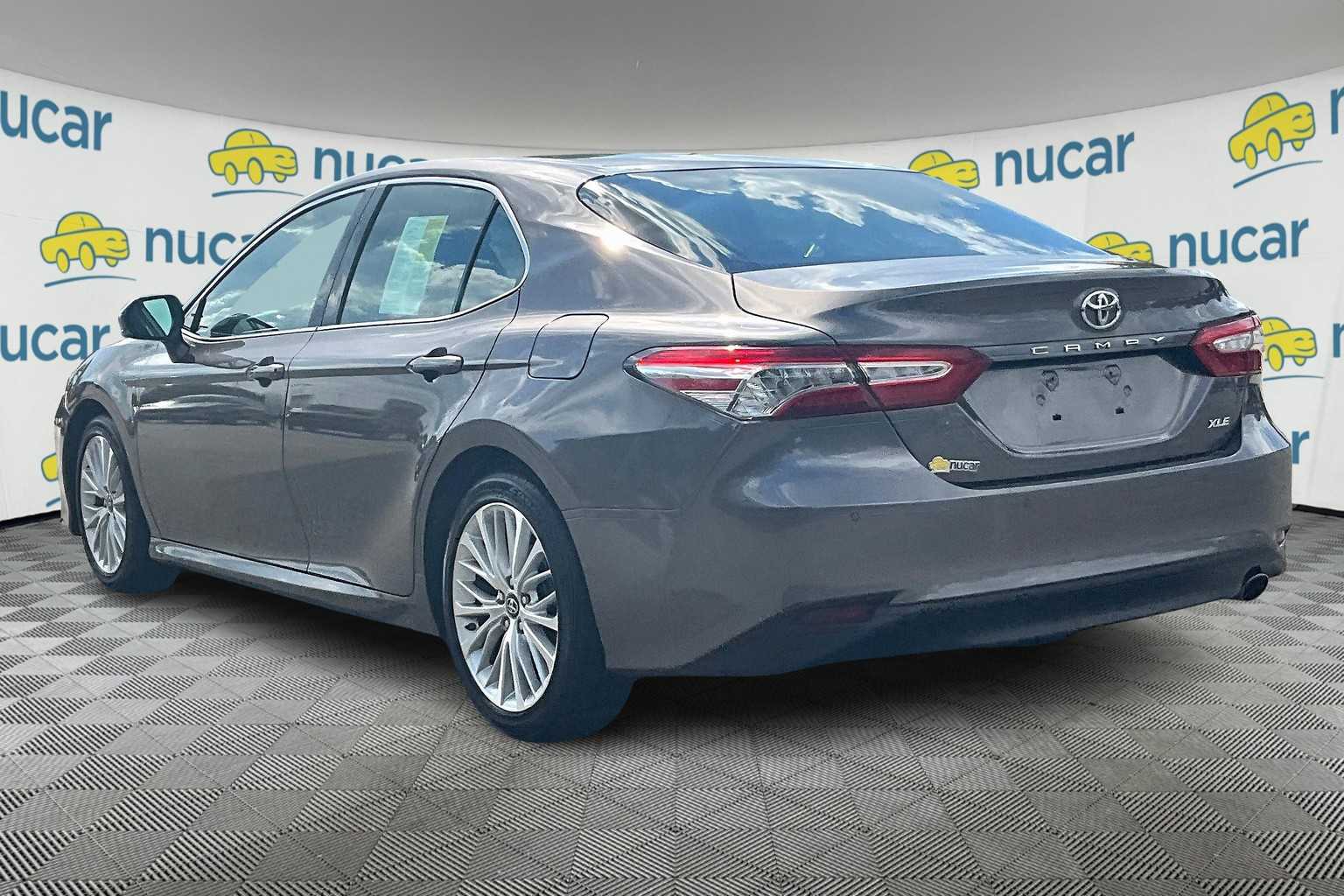 2018 Toyota Camry XLE - Photo 4