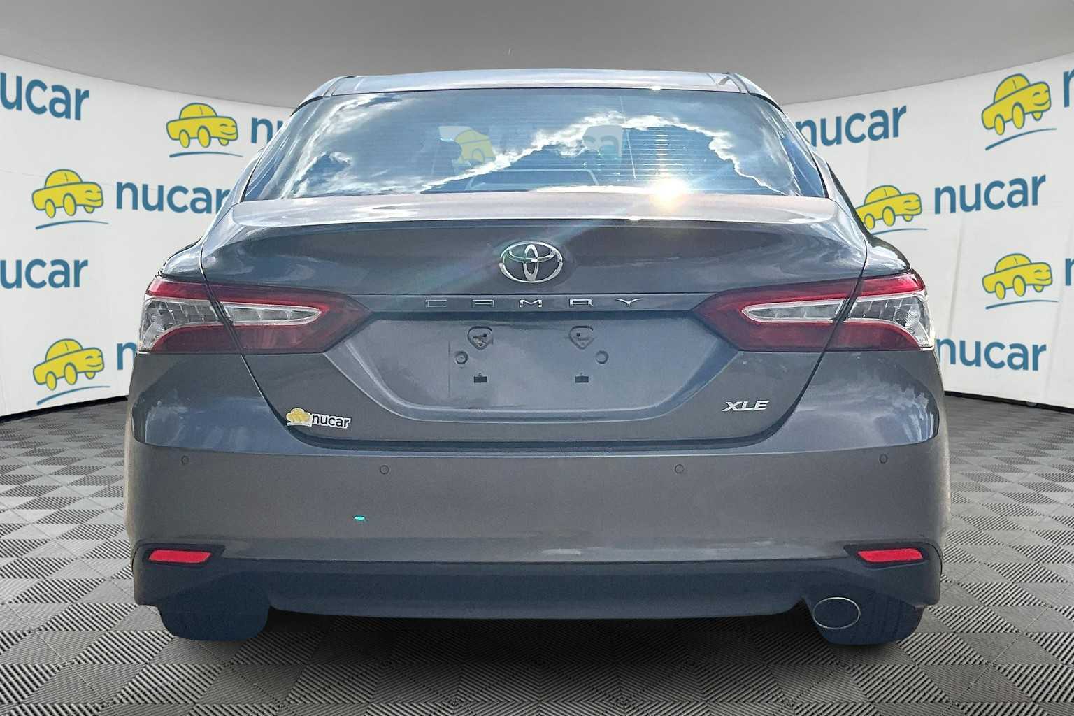 2018 Toyota Camry XLE - Photo 5