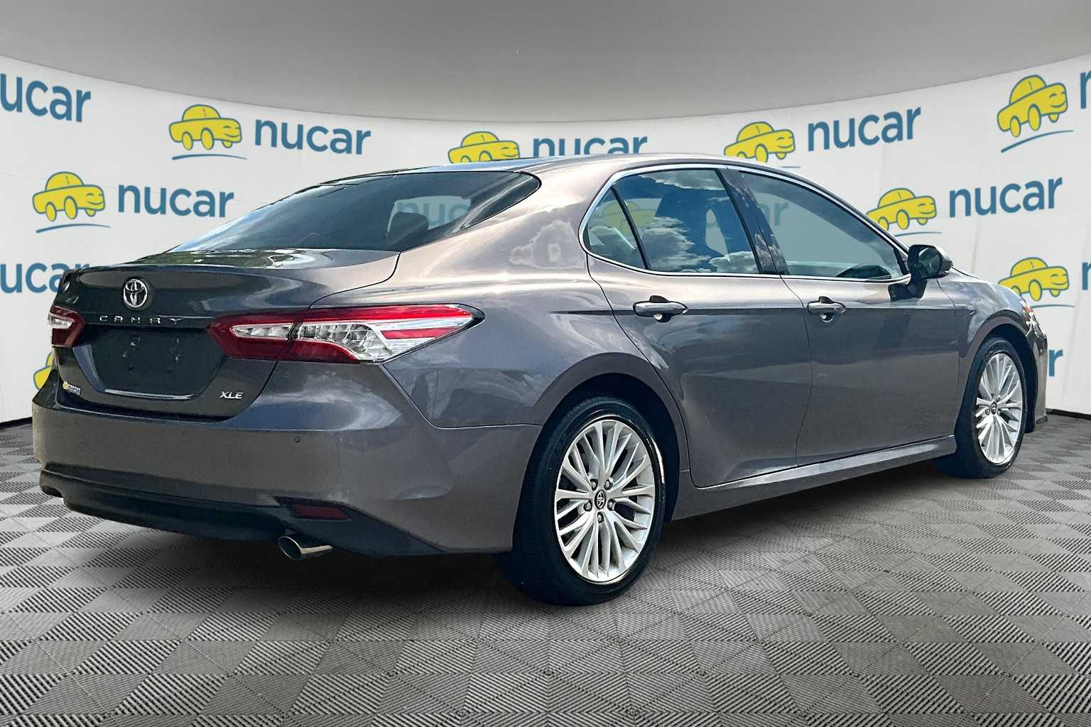 2018 Toyota Camry XLE - Photo 6