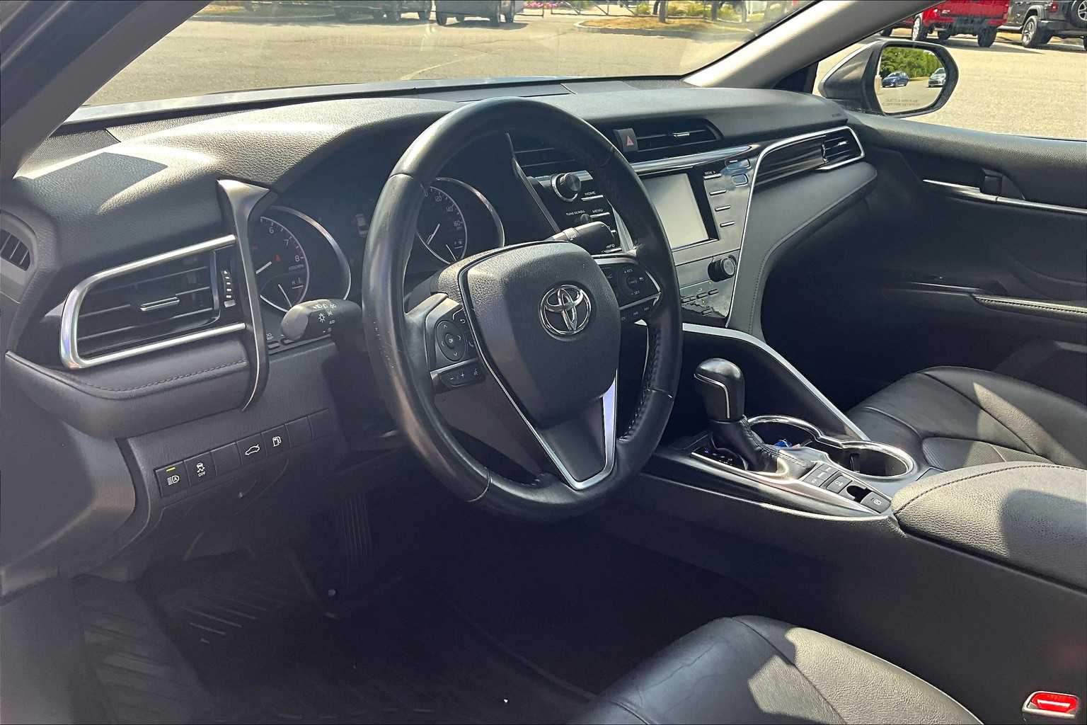 2018 Toyota Camry XLE - Photo 8