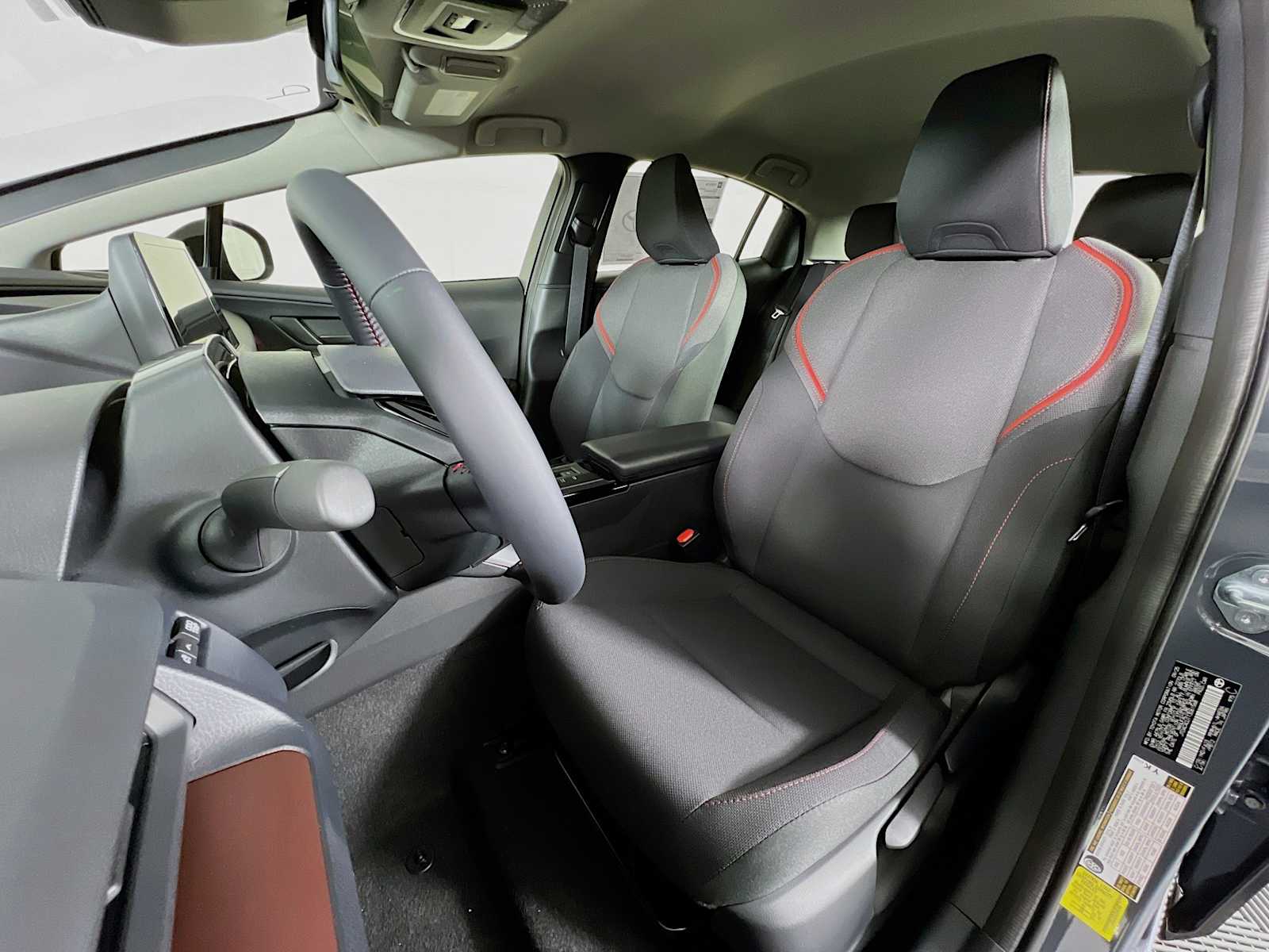 2026 Toyota Prius Plug-In Hybrid SE - Photo 12