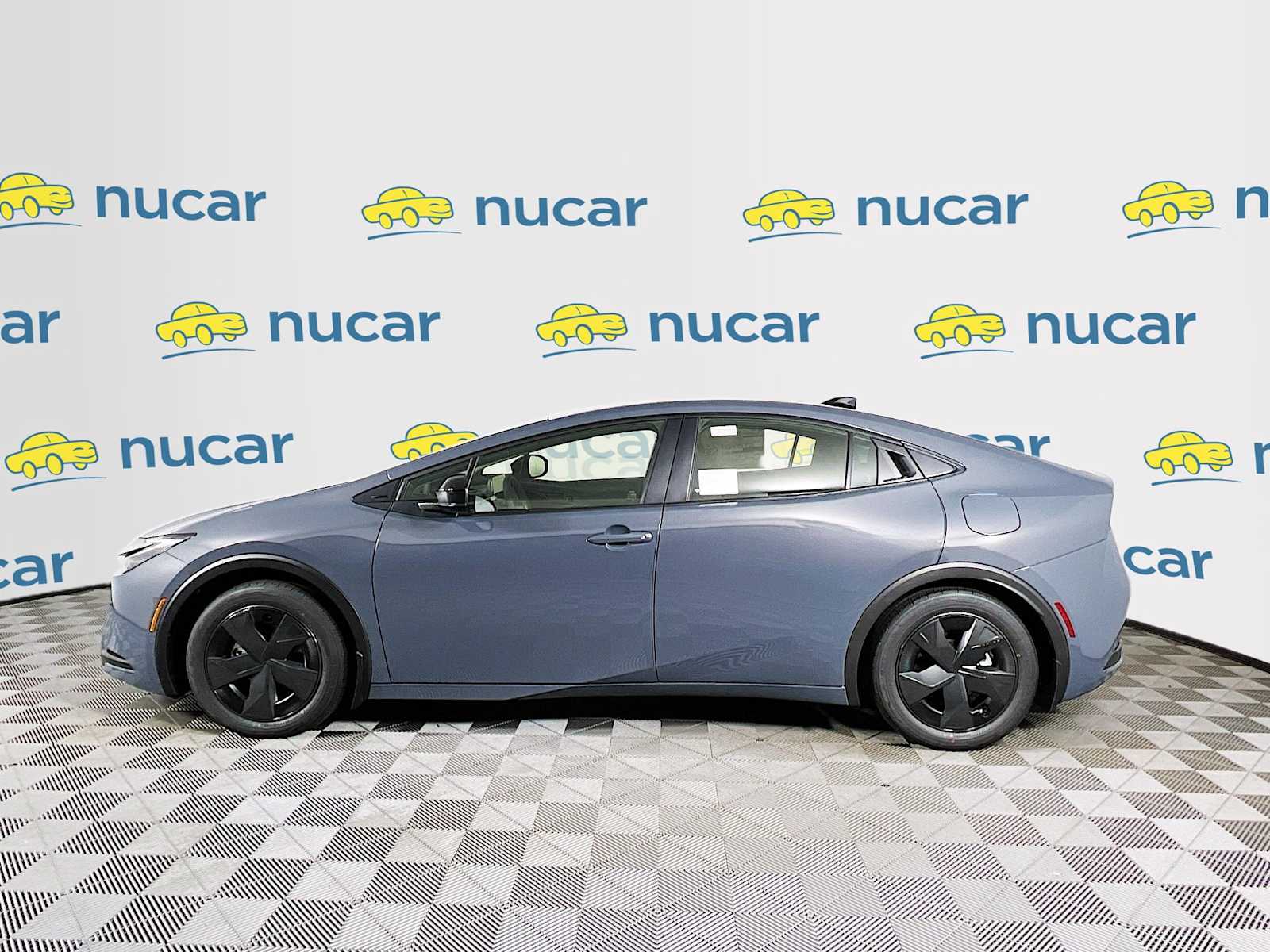 2026 Toyota Prius Plug-In Hybrid SE - Photo 3