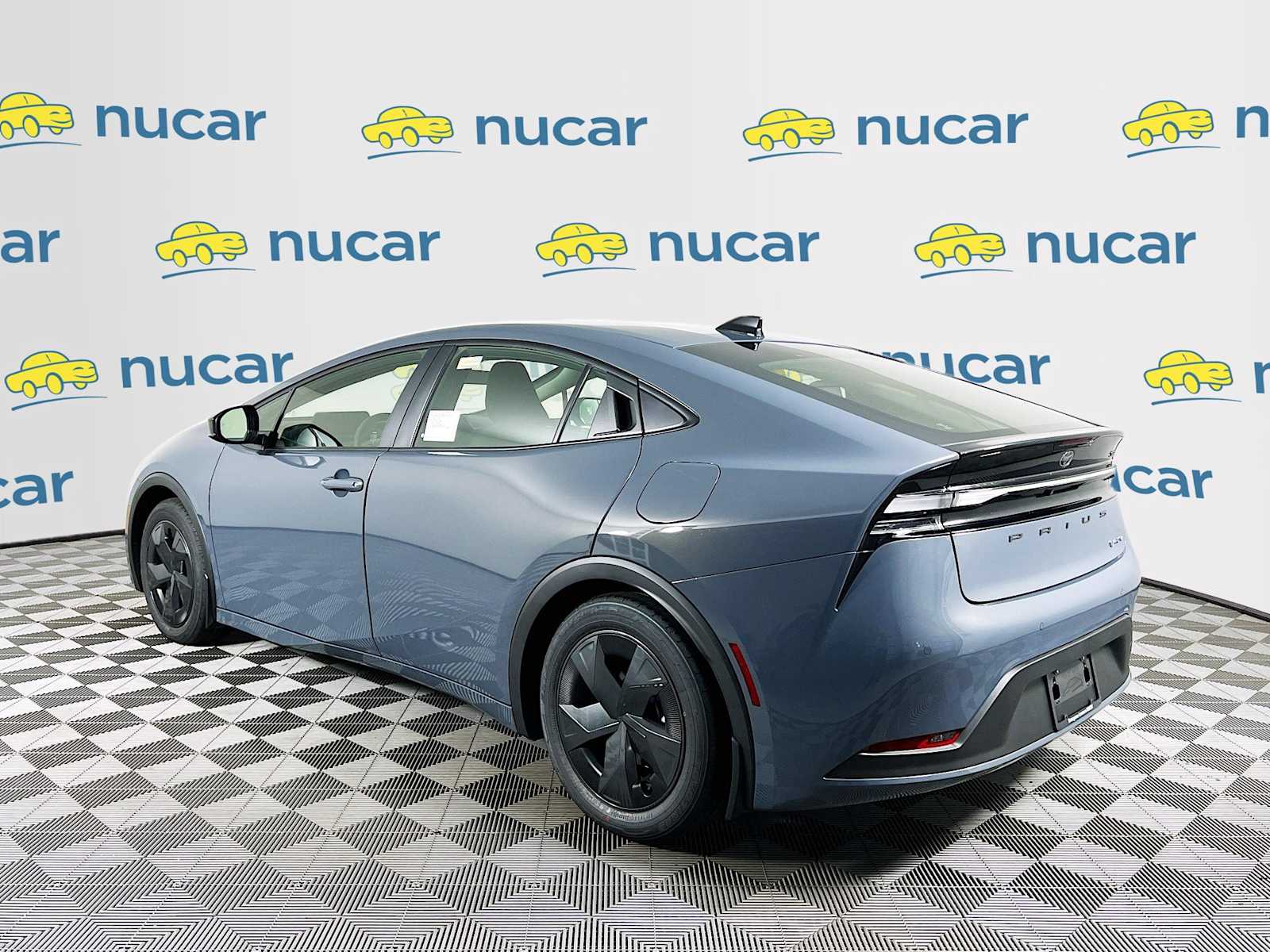 2026 Toyota Prius Plug-In Hybrid SE - Photo 4