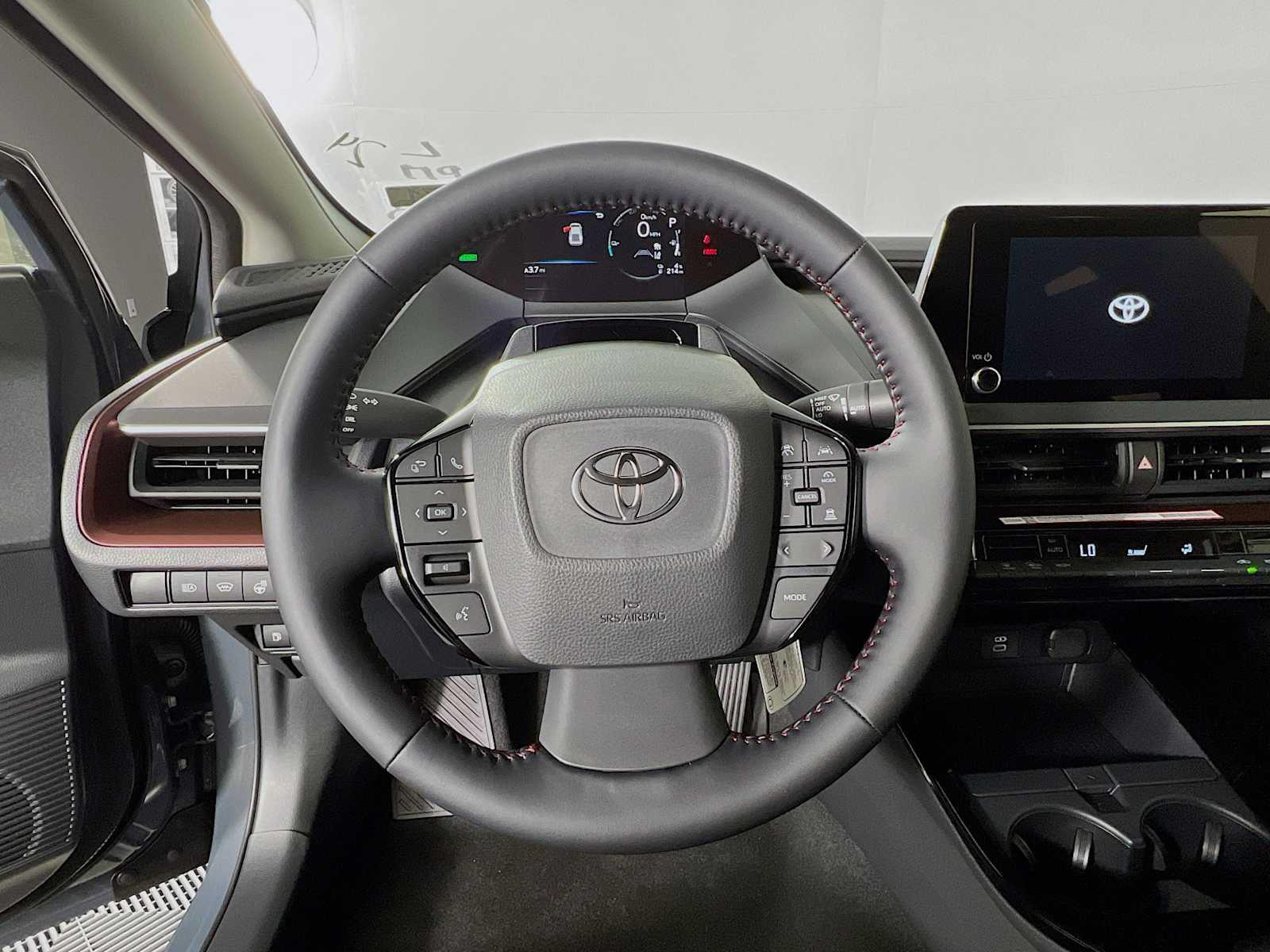 2026 Toyota Prius Plug-In Hybrid SE - Photo 7