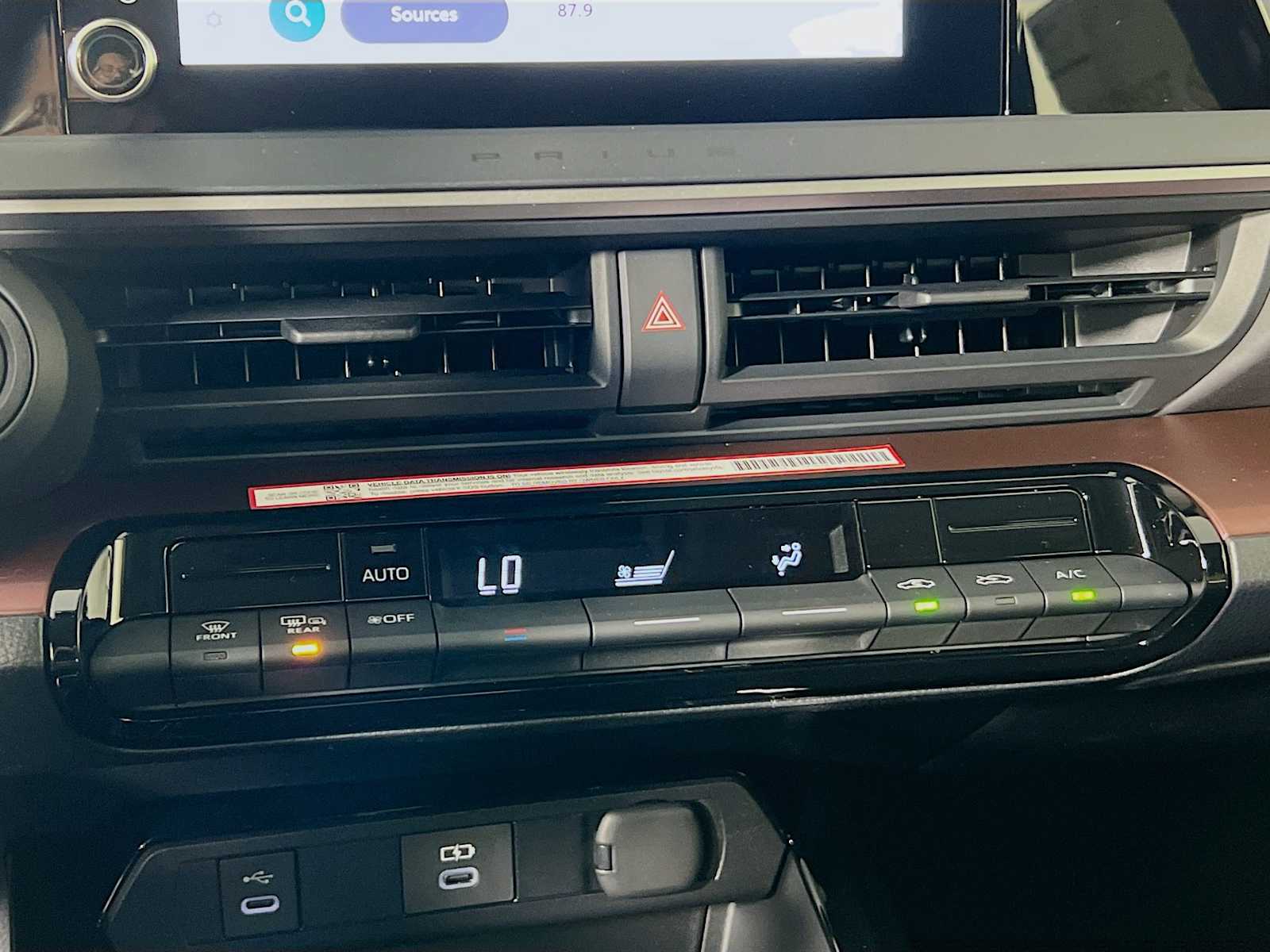 2026 Toyota Prius Plug-In Hybrid SE - Photo 10