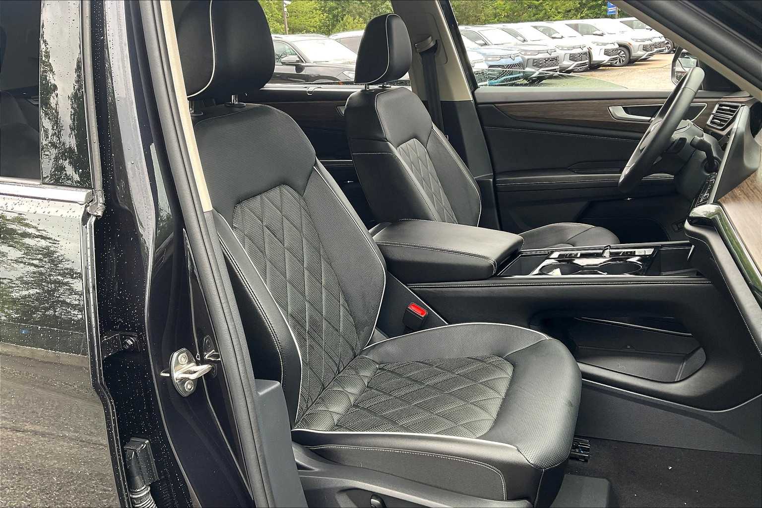 2024 Volkswagen Atlas 2.0T SEL Premium R-Line - Photo 11