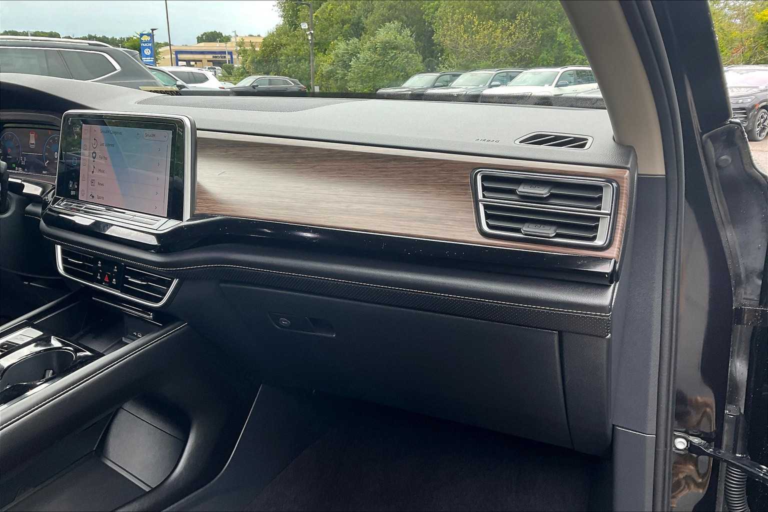 2024 Volkswagen Atlas 2.0T SEL Premium R-Line - Photo 13