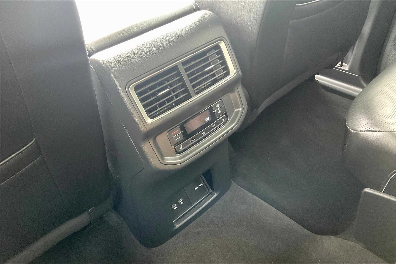 2024 Volkswagen Atlas 2.0T SEL Premium R-Line - Photo 27