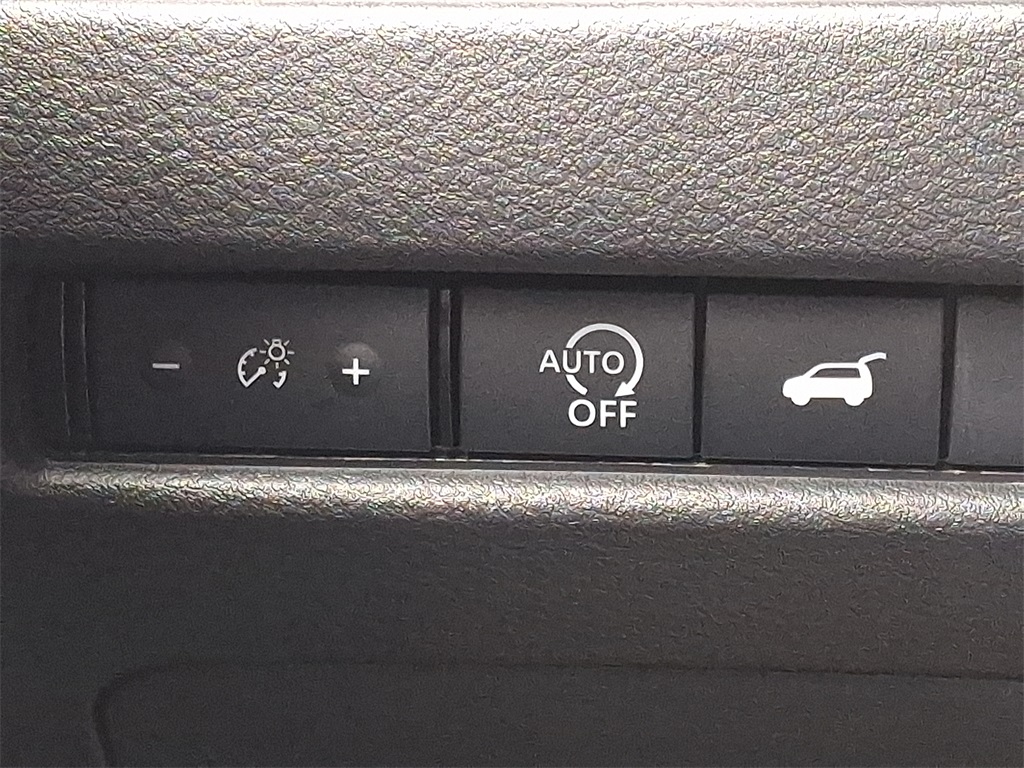 2025 Nissan Rogue SV - Photo 18