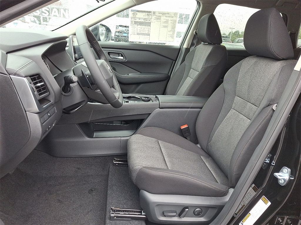 2025 Nissan Rogue SV - Photo 9