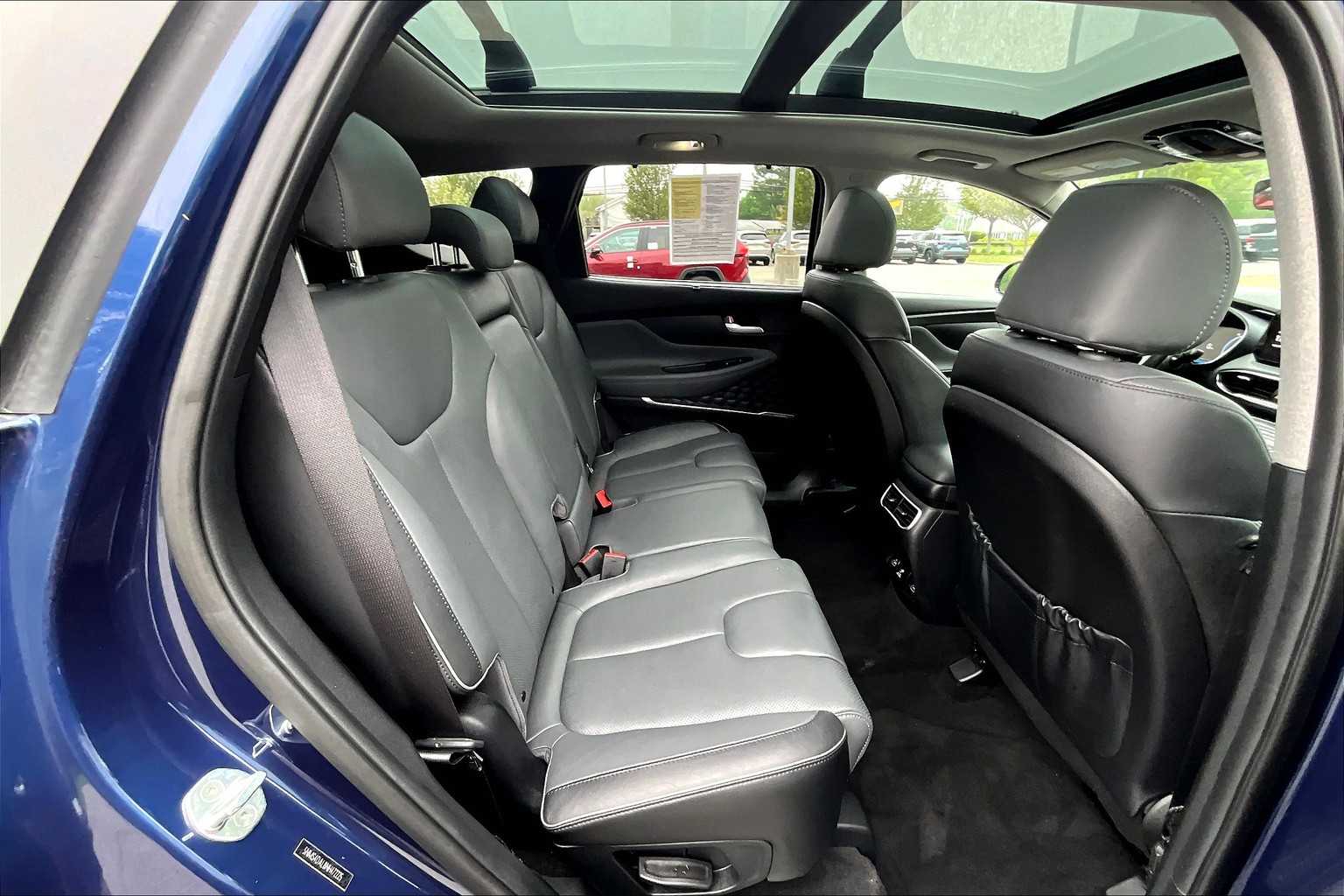 2022 Hyundai Santa Fe Limited - Photo 16