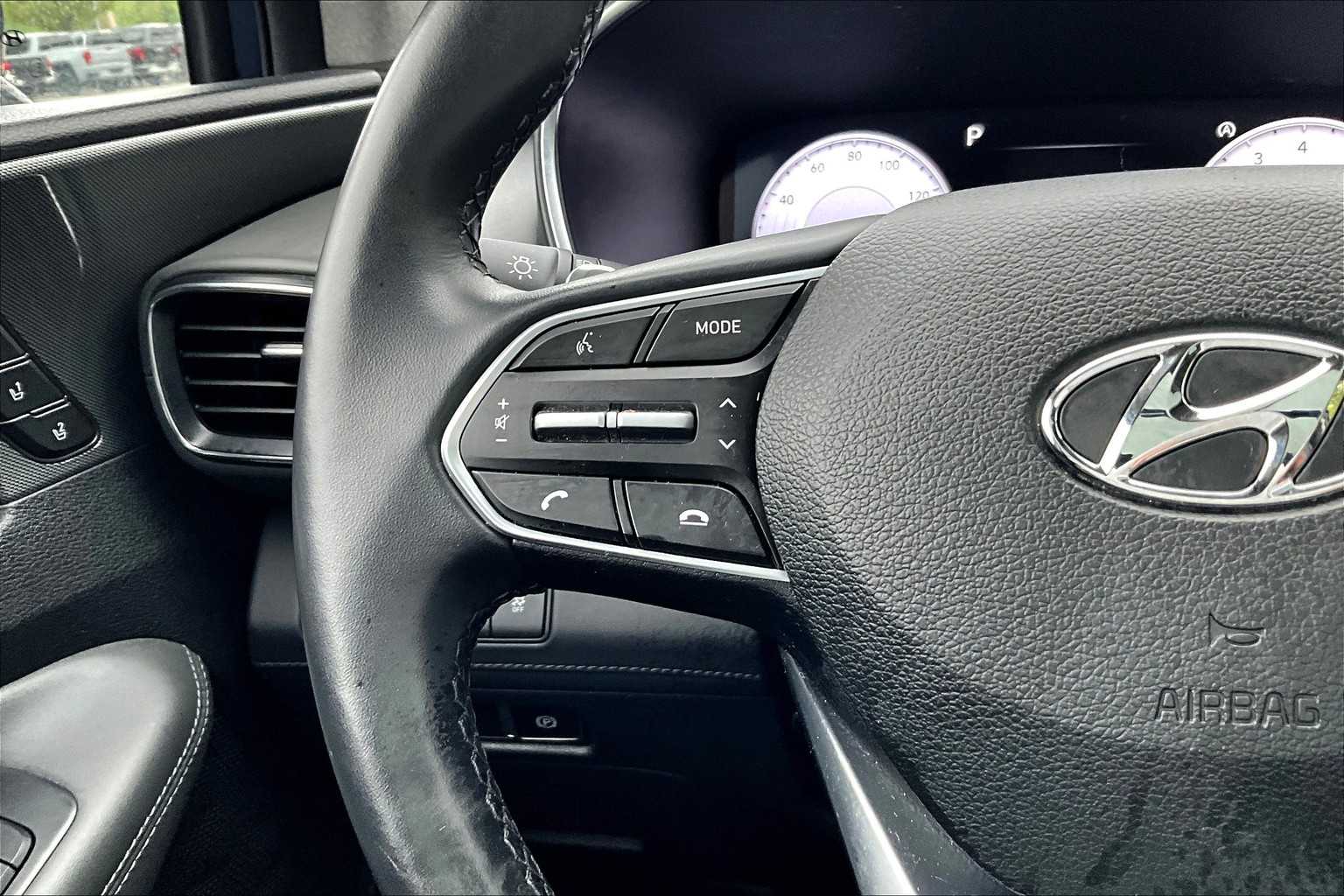 2022 Hyundai Santa Fe Limited - Photo 23